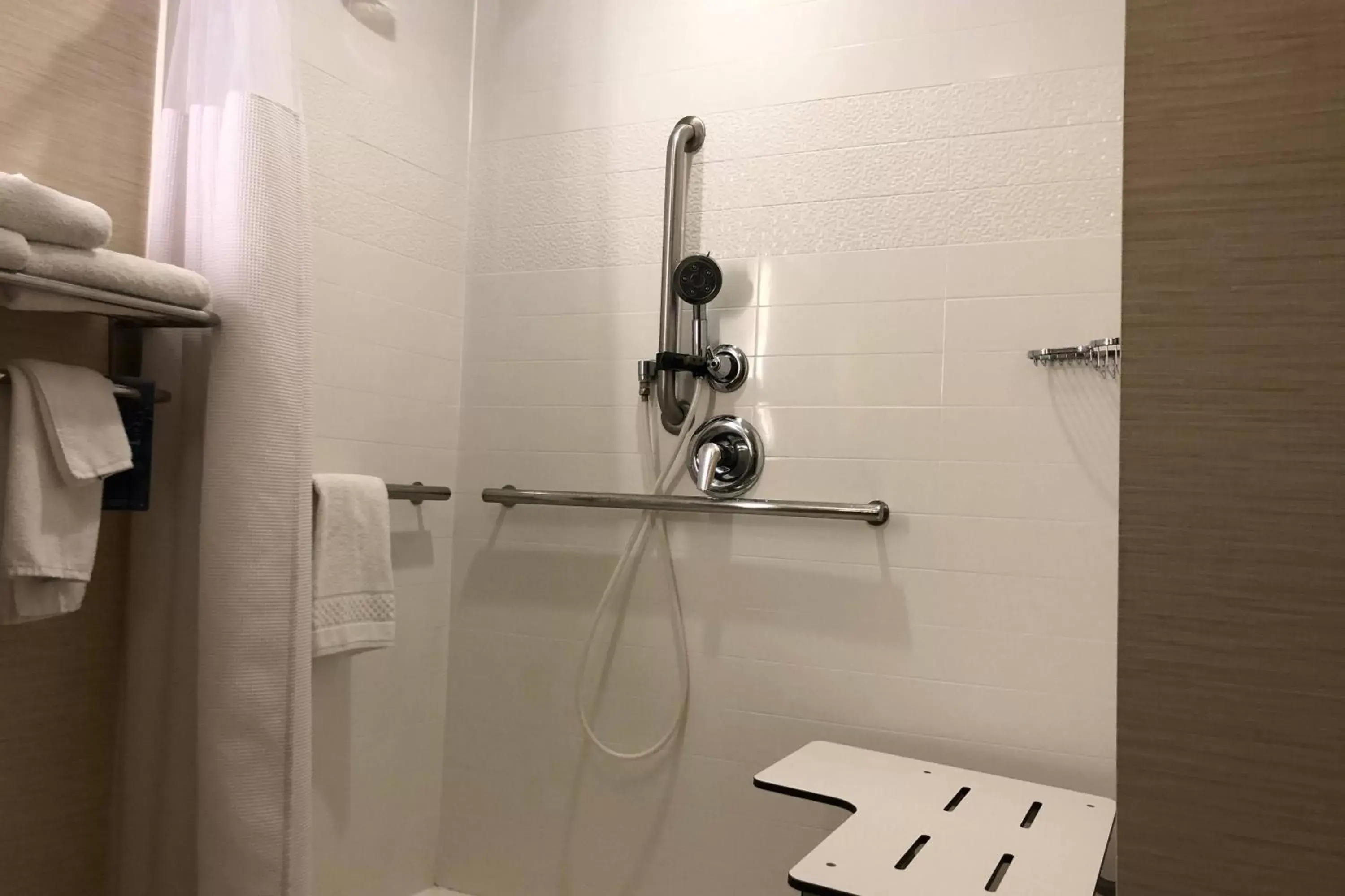 Bathroom in Fairfield Inn & Suites by Marriott Alexandria