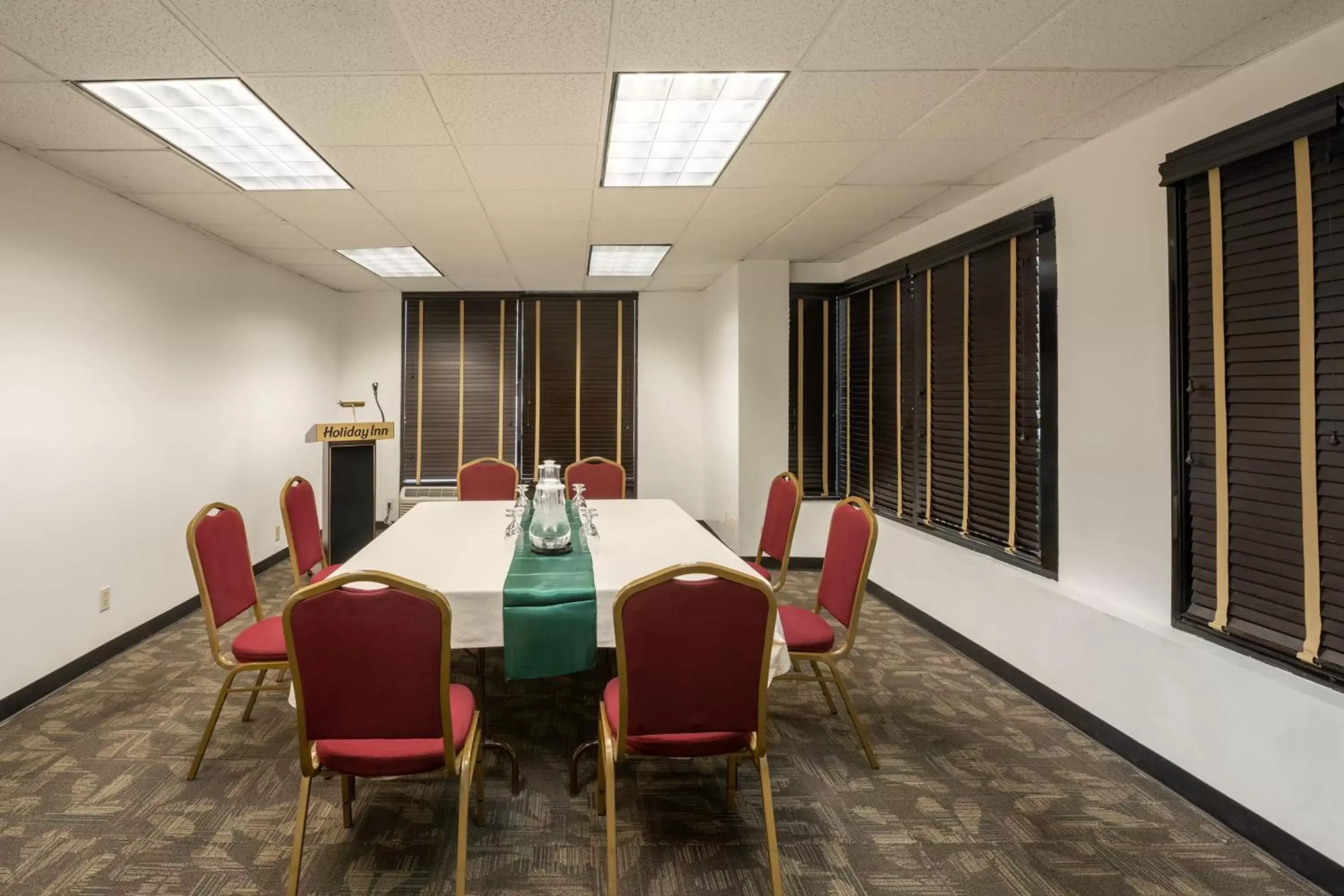 Meeting/conference room in Holiday Inn & Suites Phoenix-Mesa-Chandler, an IHG Hotel