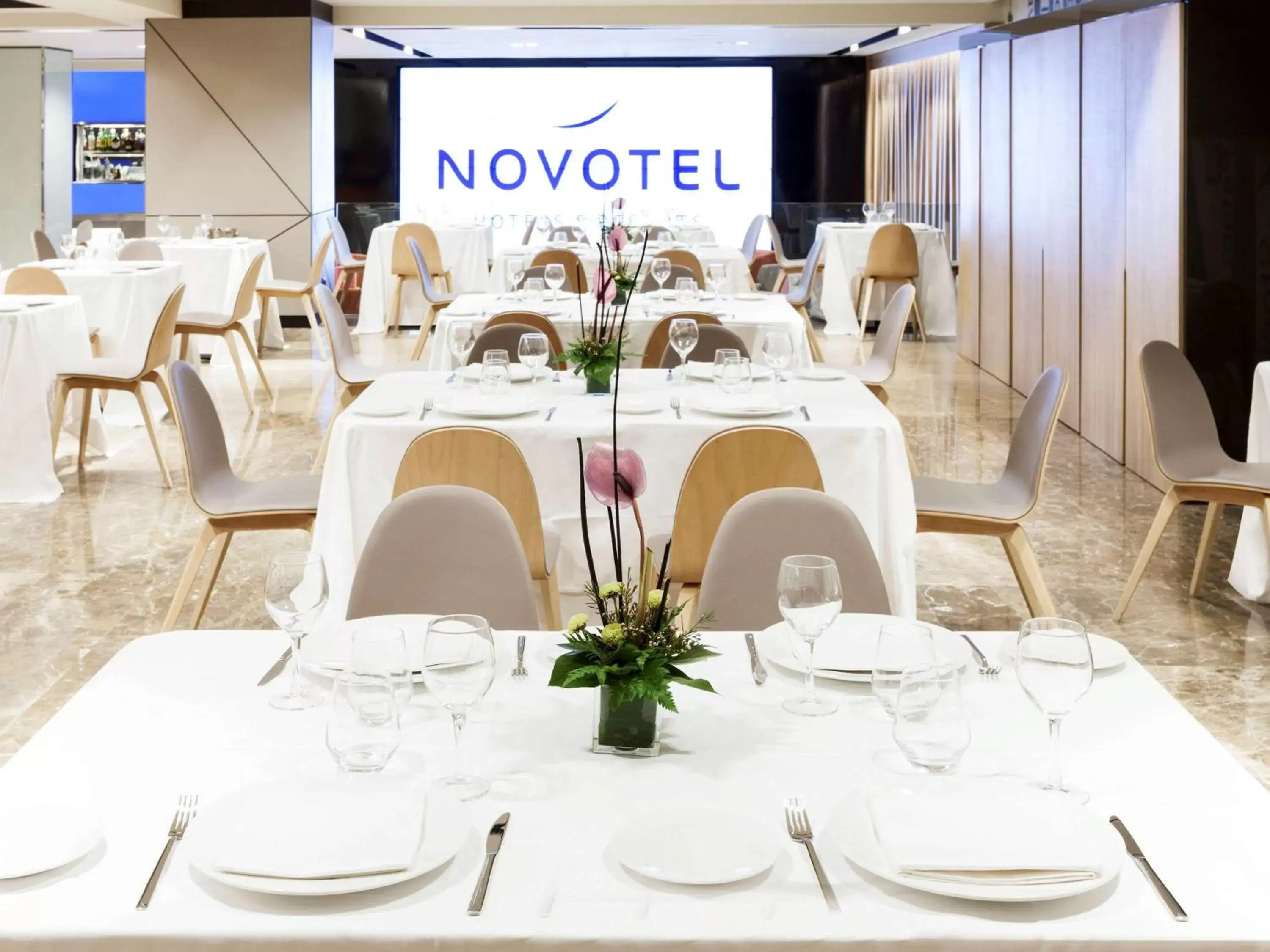 Lounge or bar, Restaurant/Places to Eat in Novotel Madrid Center