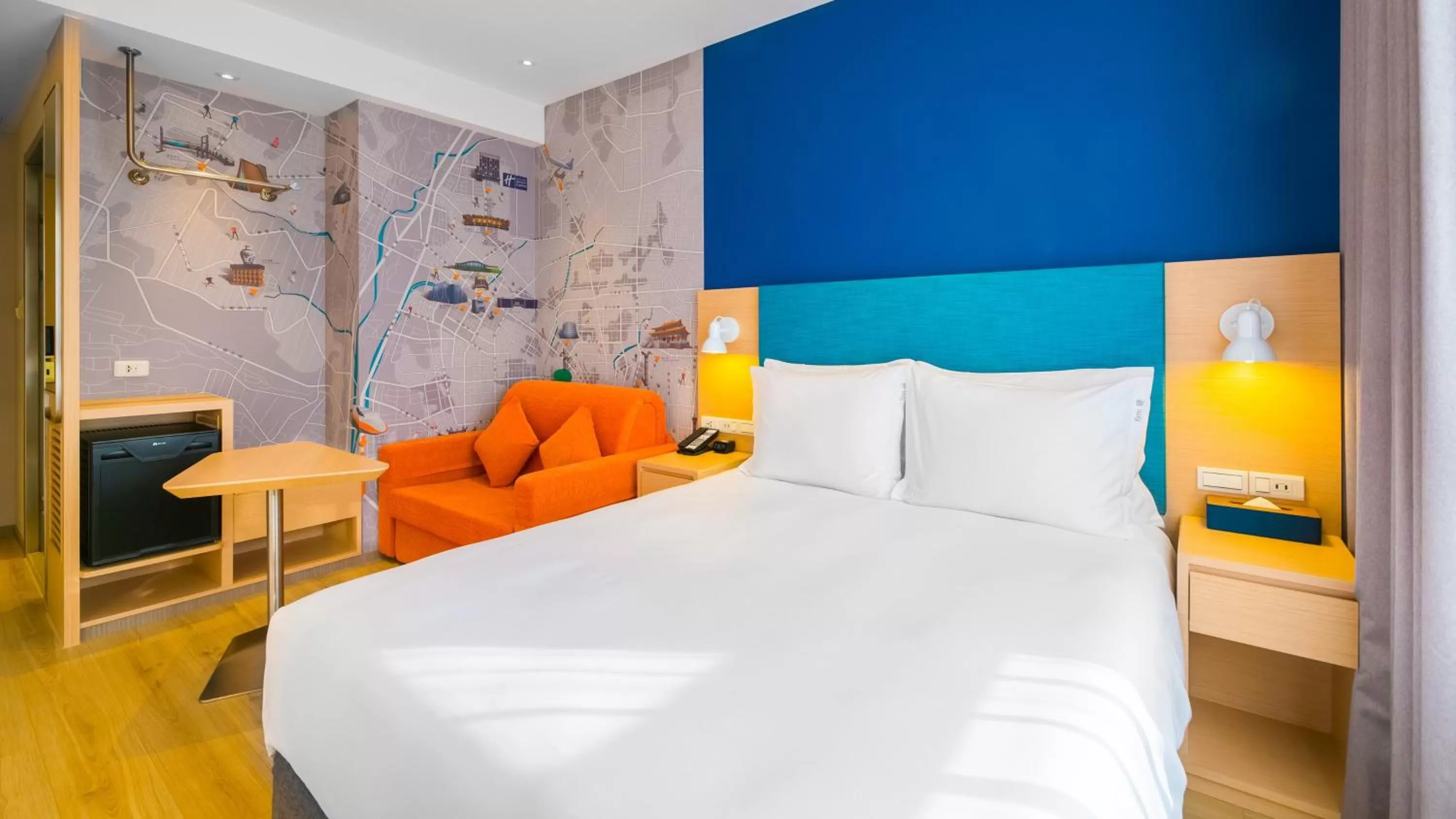 Photo of the whole room, Bed in Holiday Inn Express Taichung Fengchia by IHG