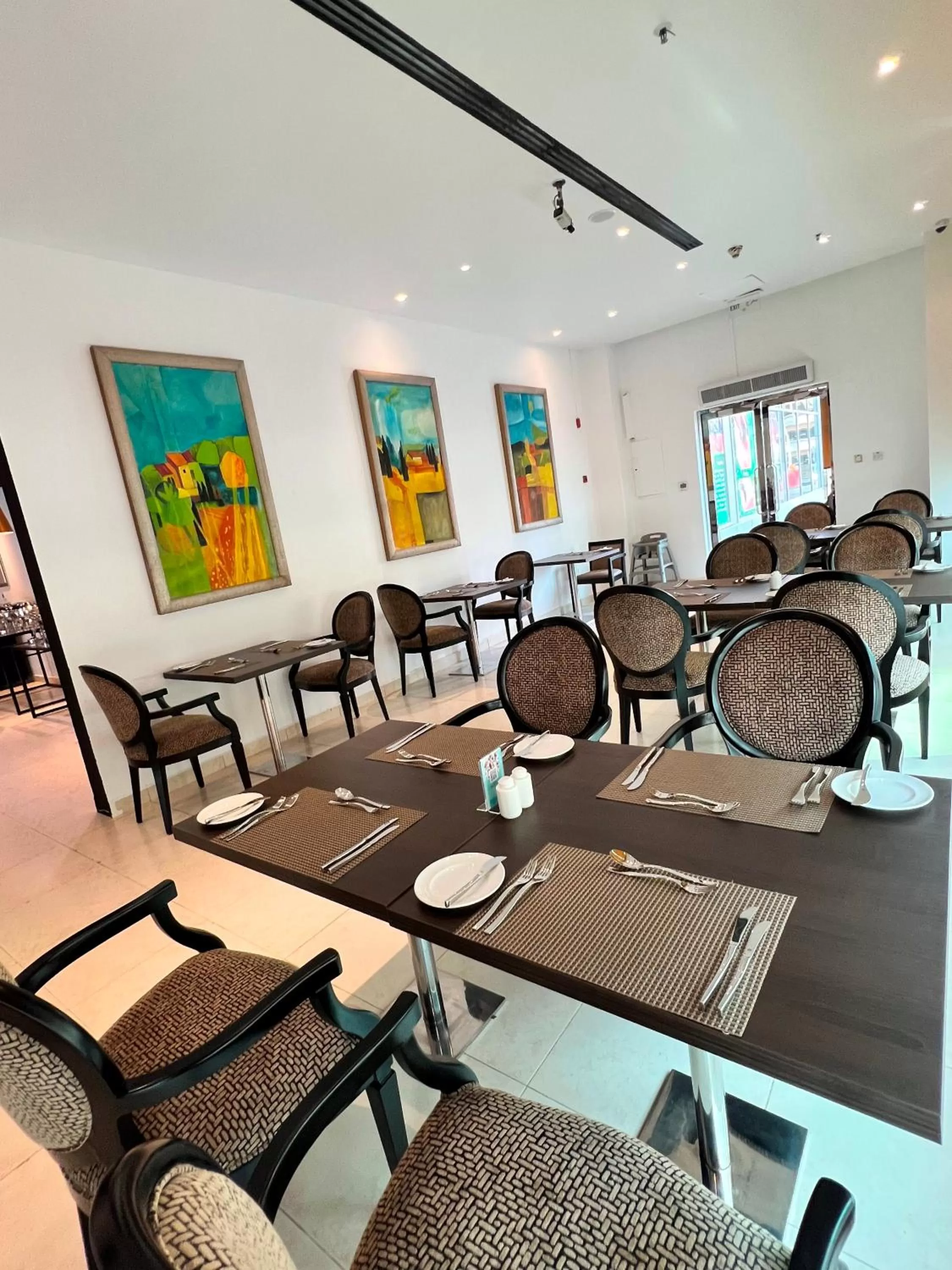 Restaurant/places to eat in City Seasons Suites