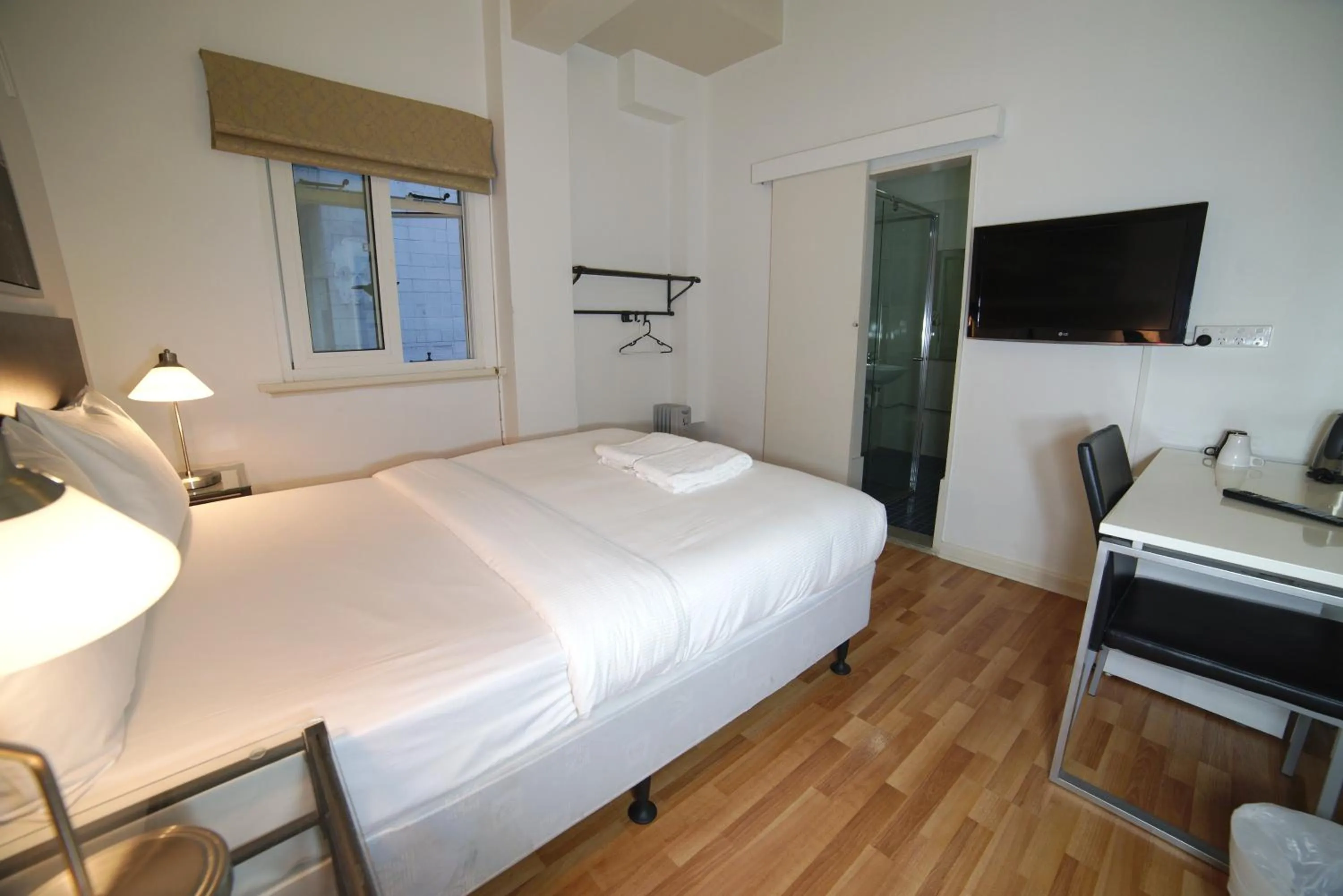 Photo of the whole room, Bed in City Centre Budget Hotel