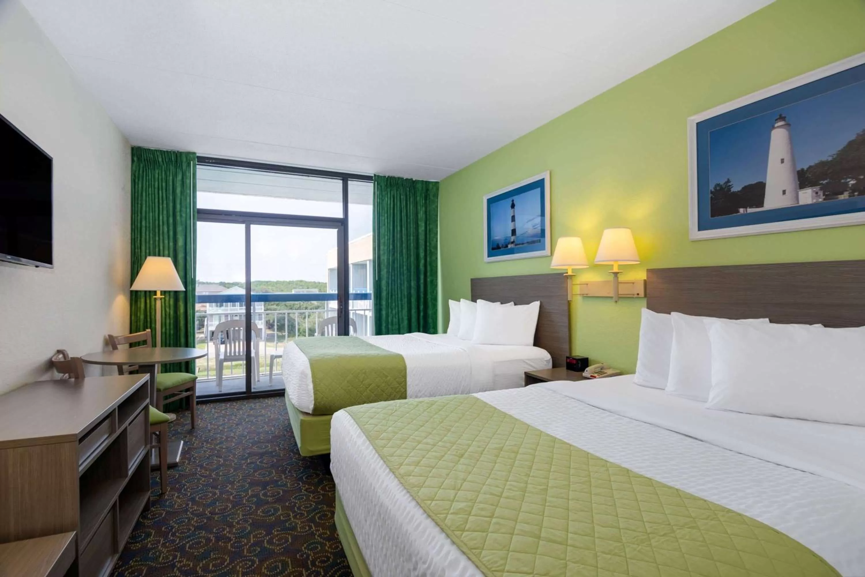 Photo of the whole room, Bed in Travelodge by Wyndham Outer Banks/Kill Devil Hills