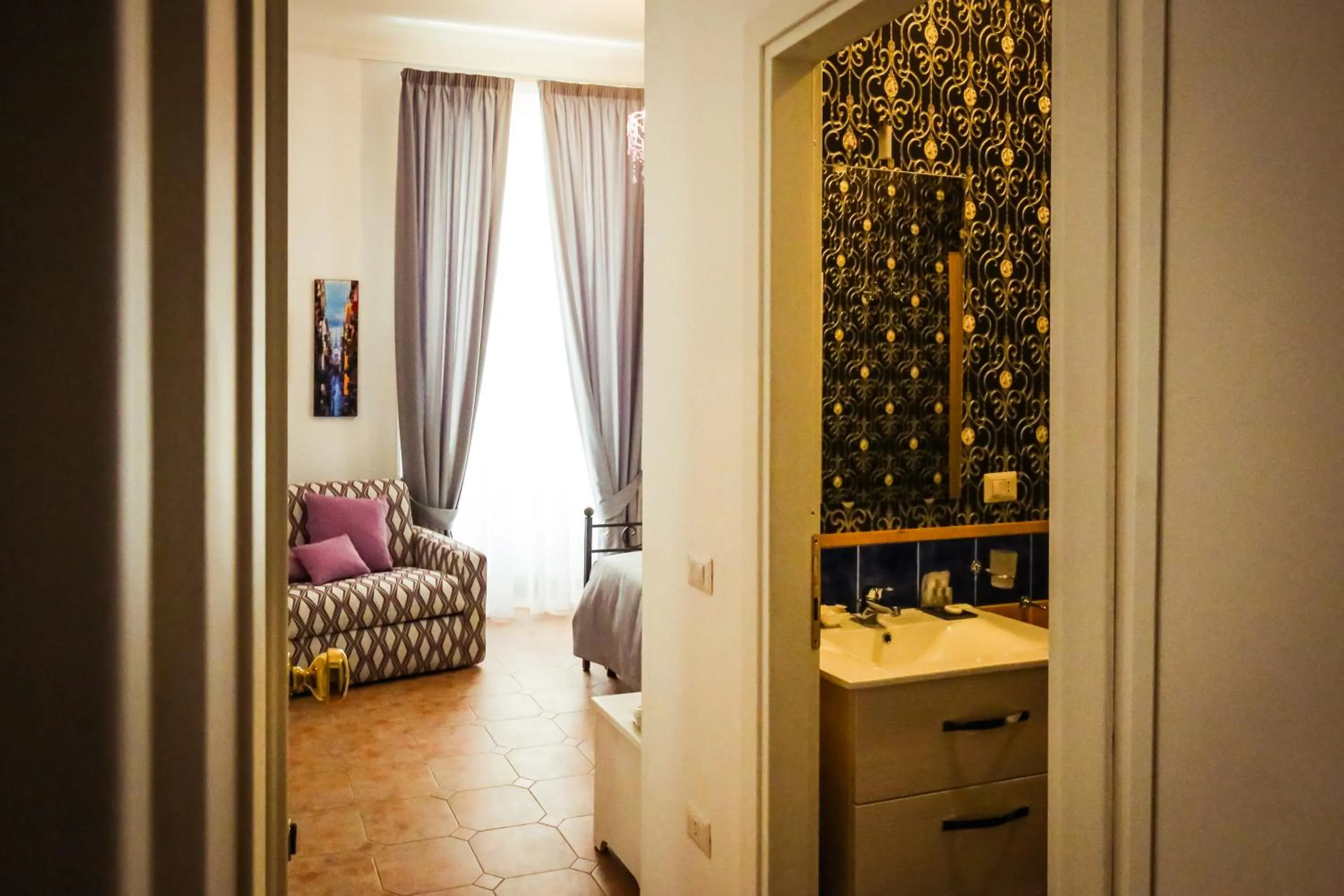 Bathroom, Bed in NapoliMia Boutique Hotel