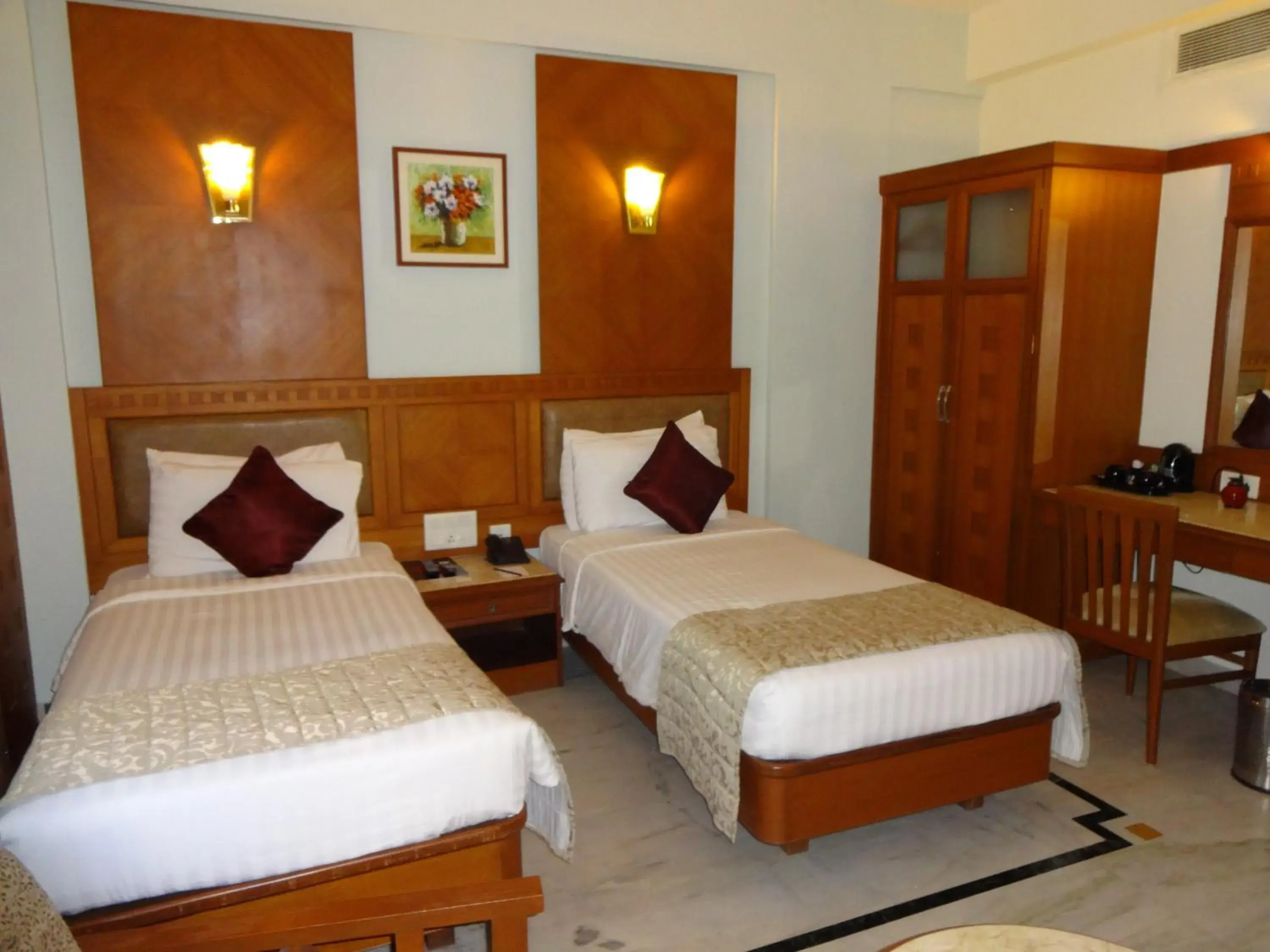 Bed in JP Hotel in Chennai