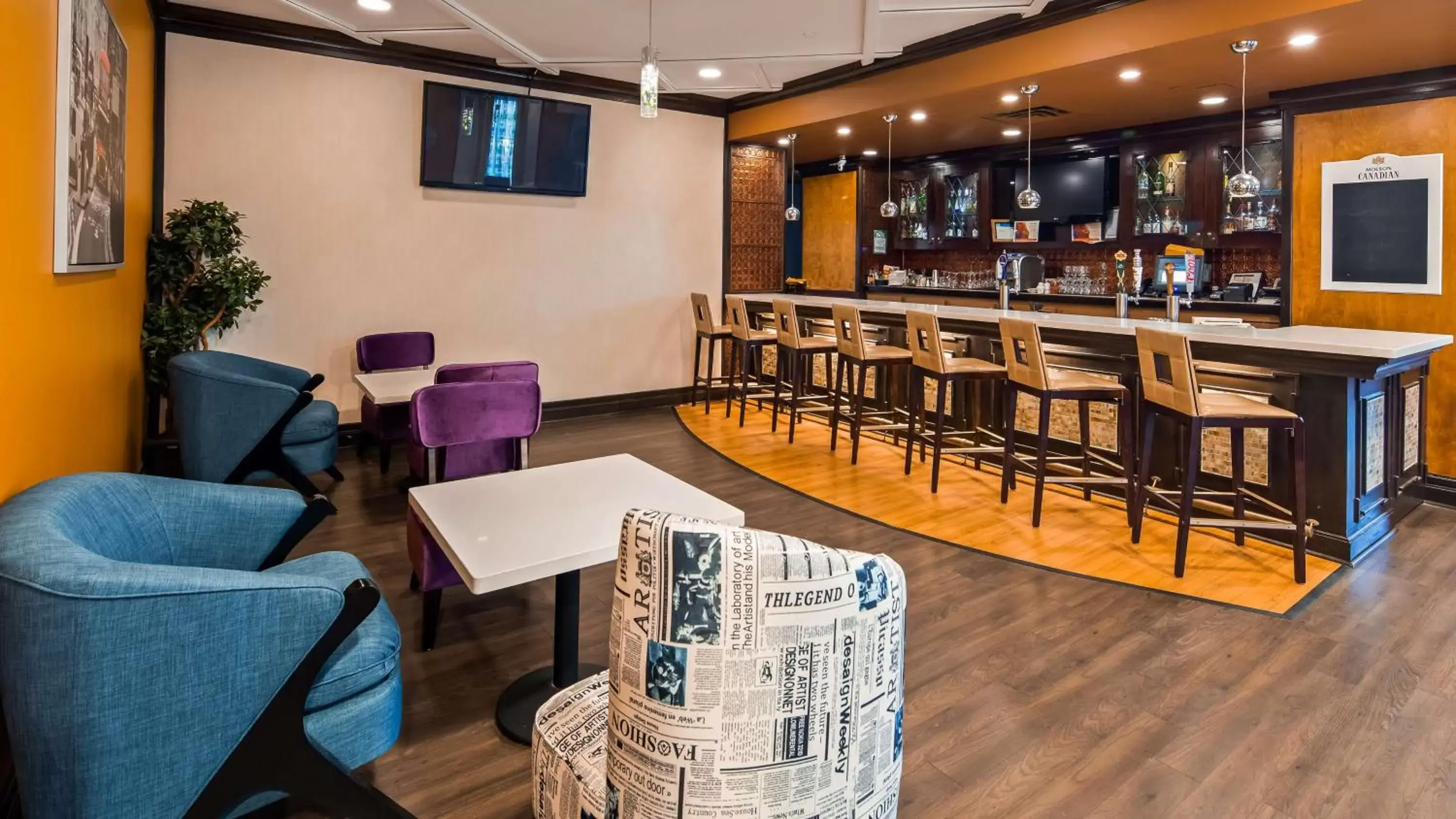 Lounge or bar, Lounge/Bar in Best Western Premier Toronto Airport Carlingview Hotel