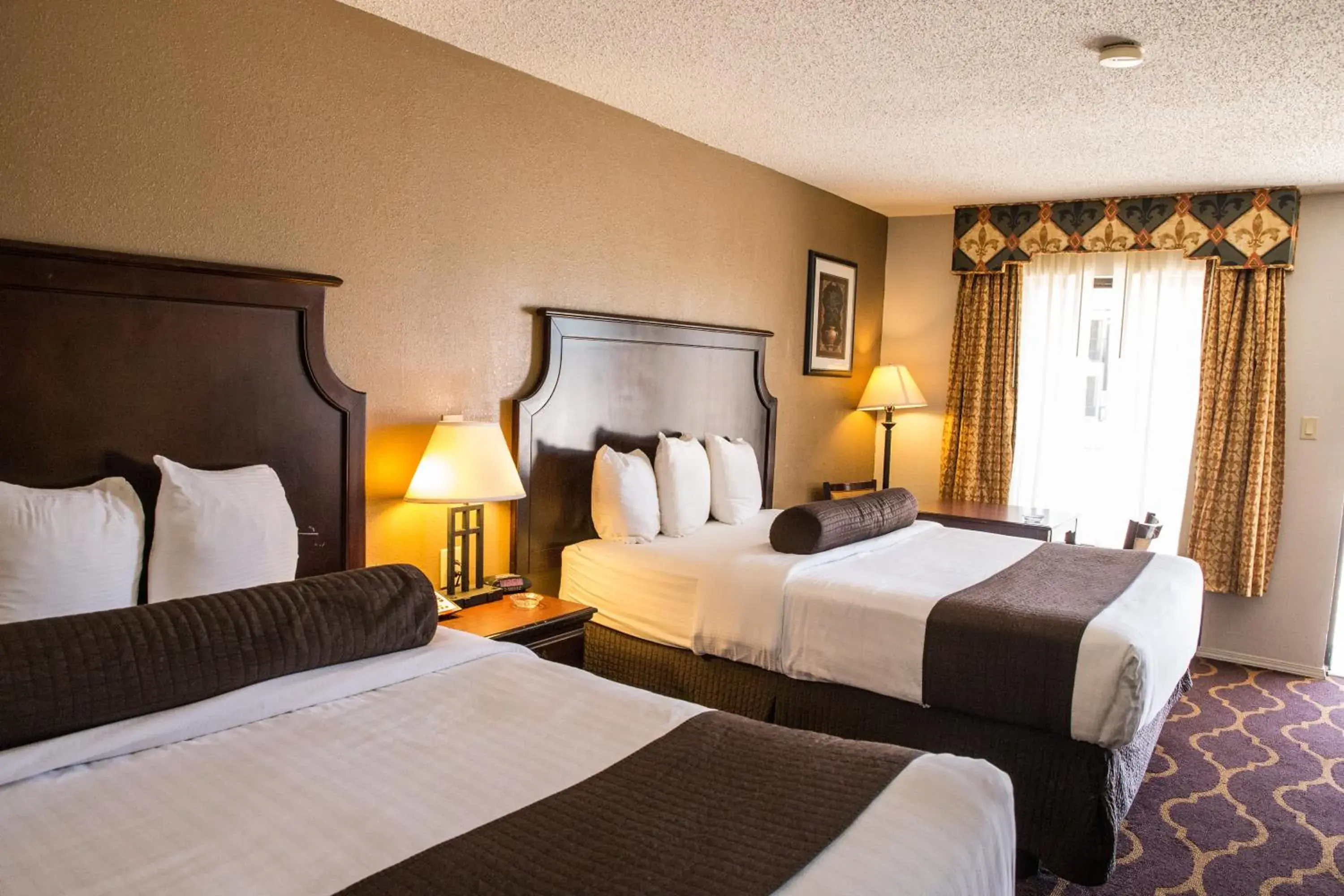 Bed in Mockingbird Inn & Suites Bed in Mockingbird Inn & Suites