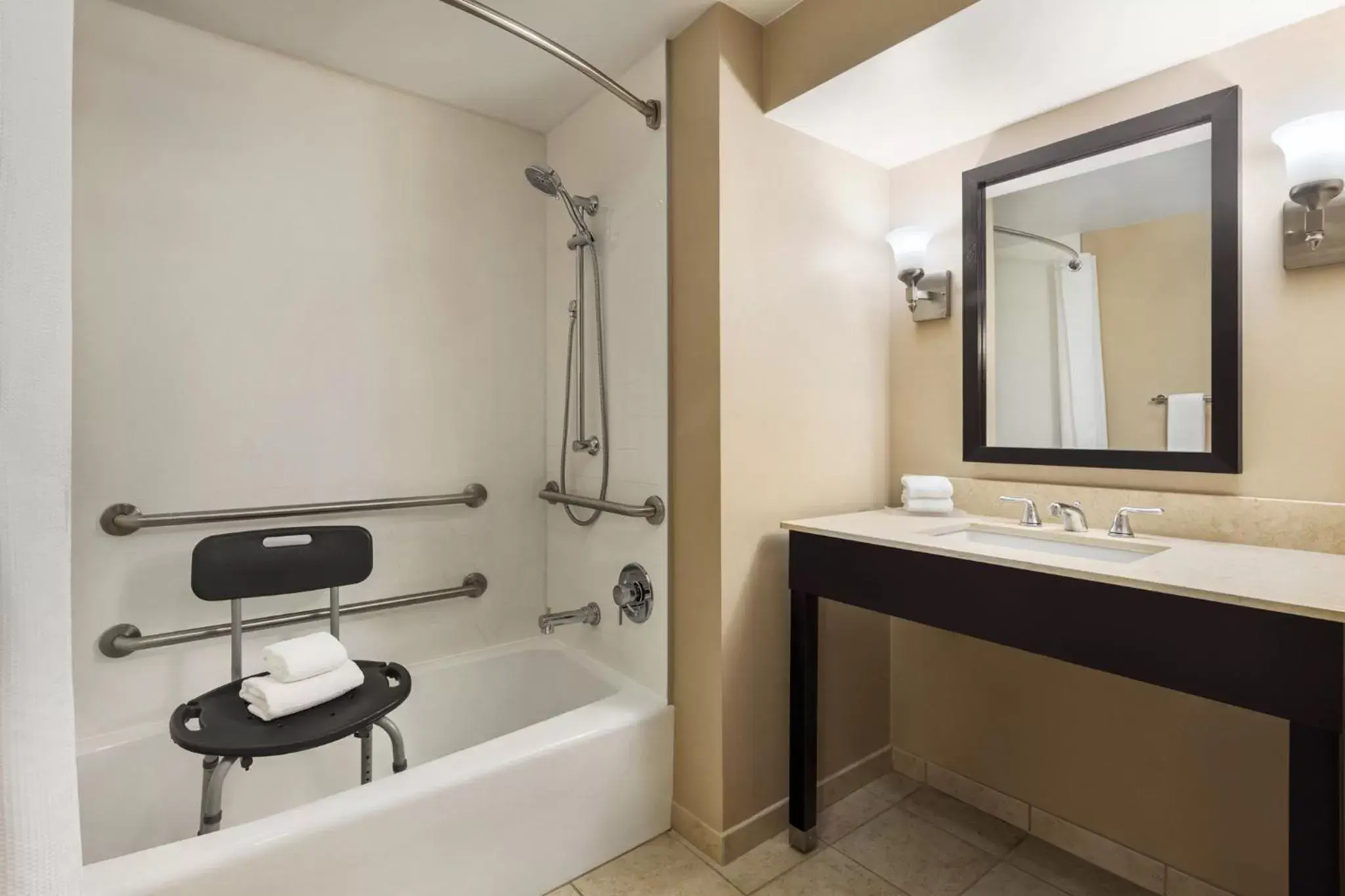 Standard King Room with Mobility Accessible Tub in Crowne Plaza Cleveland at Playhouse Square by IHG Standard King Room with Mobility Accessible Tub in Crowne Plaza Cleveland at Playhouse Square by IHG