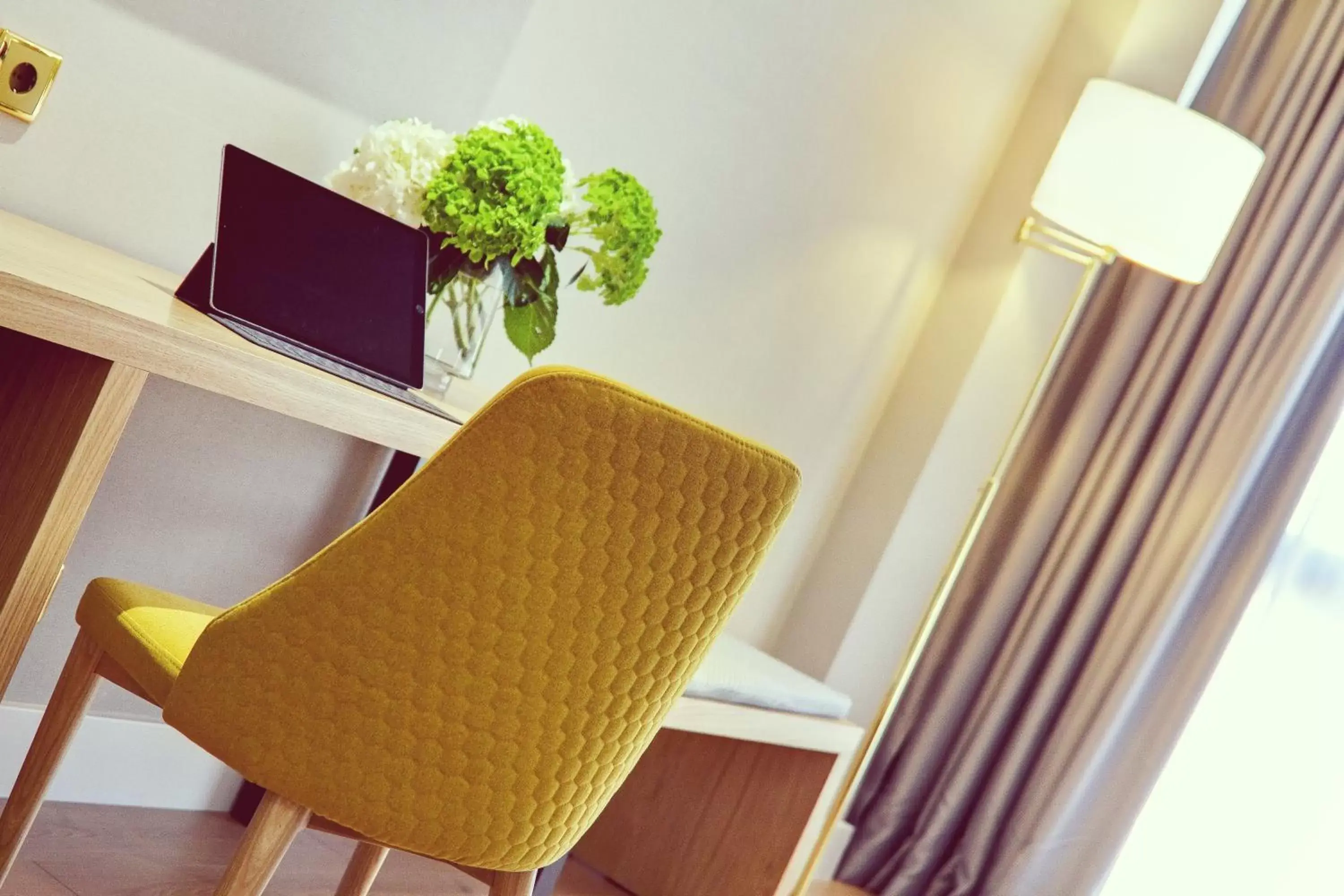 hair dresser, Seating Area in Oca Puerta del Camino Hotel