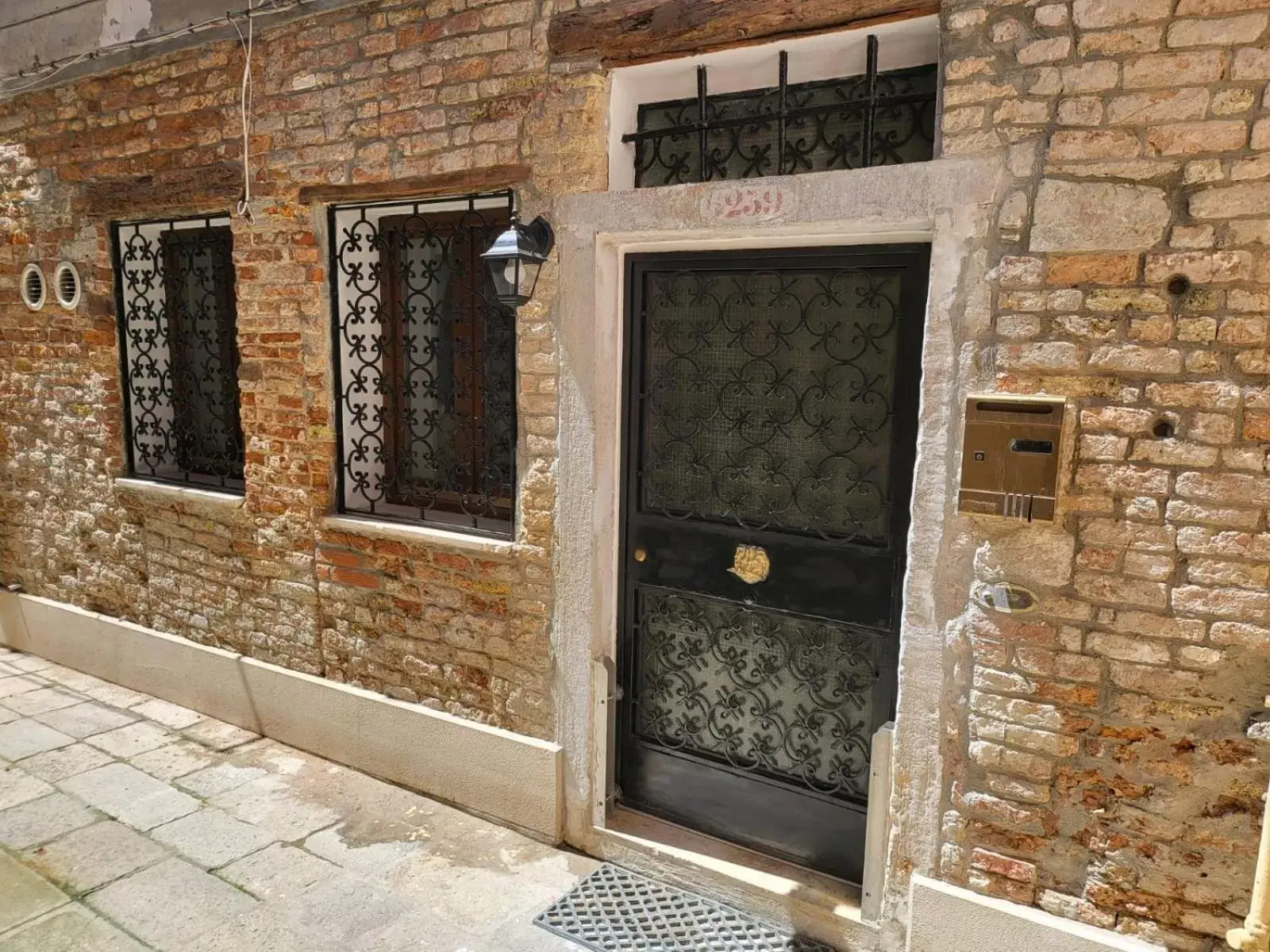 Facade/entrance in Hotel Ca' dei Conti