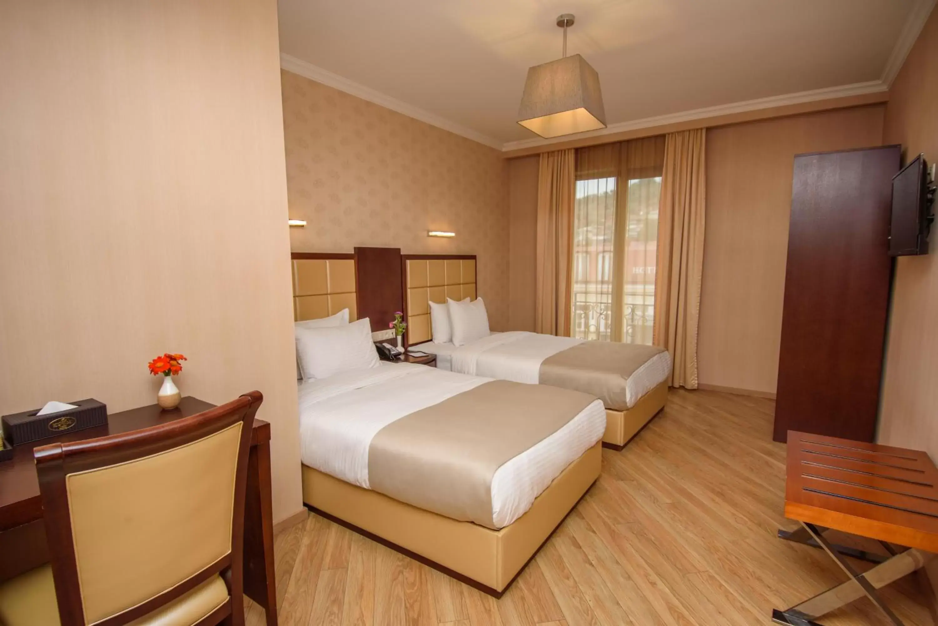 Bedroom, Bed in KMM Hotel