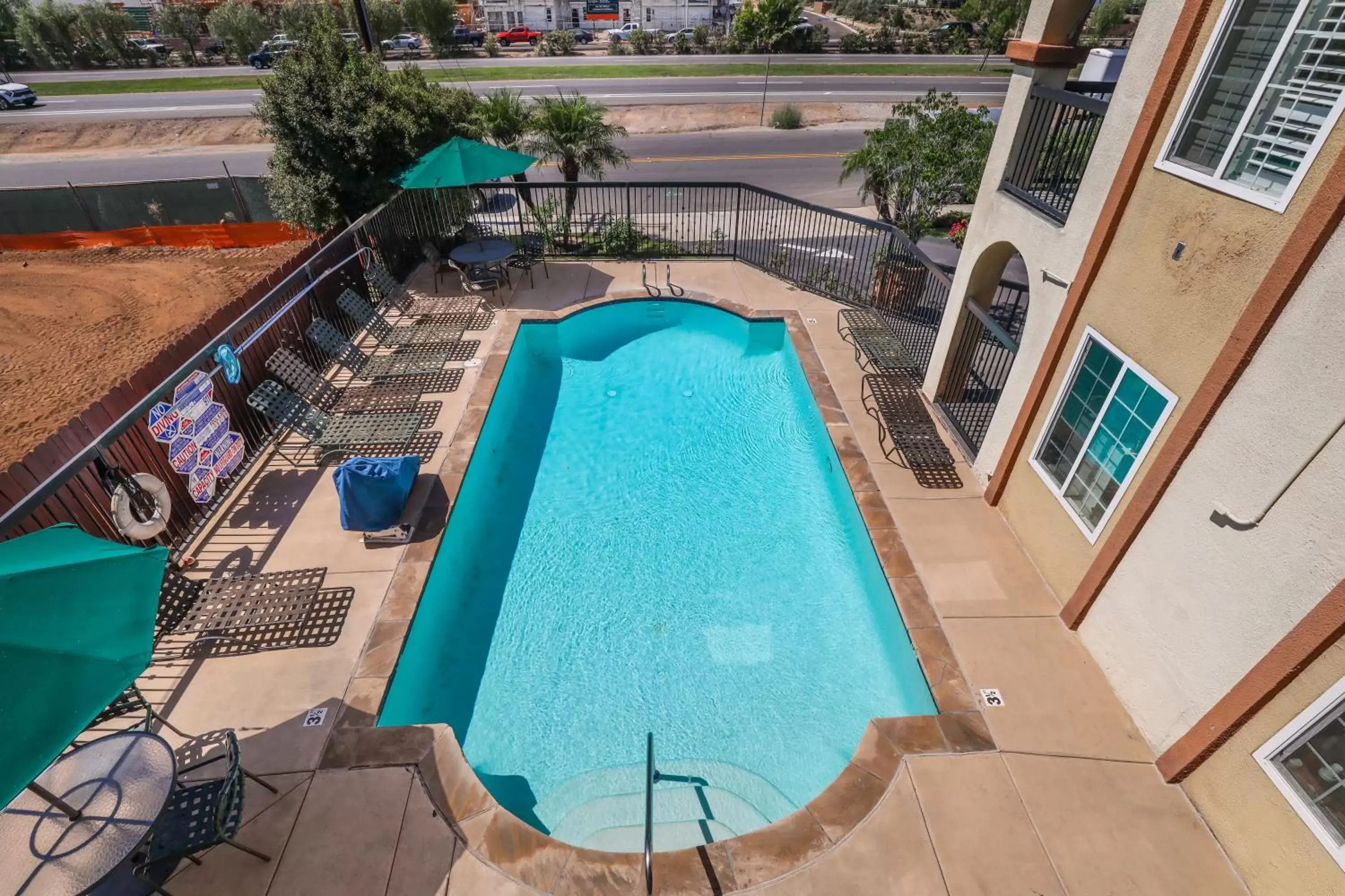 Pool View in Motel Mediteran