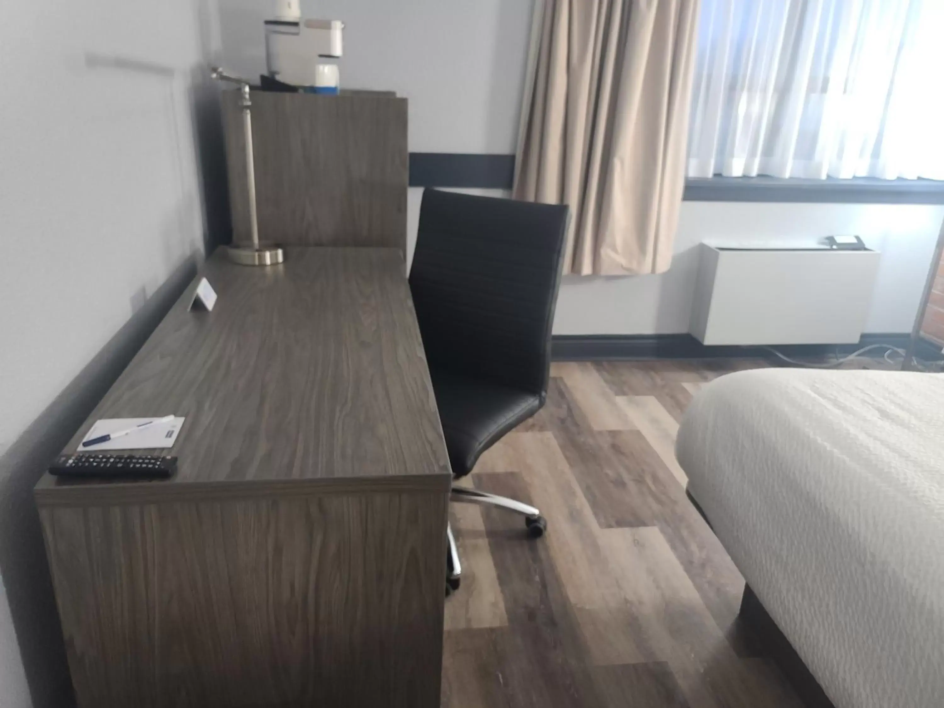 Property building, Bed in Travelodge by Wyndham Barrie Property building, Bed in Travelodge by Wyndham Barrie