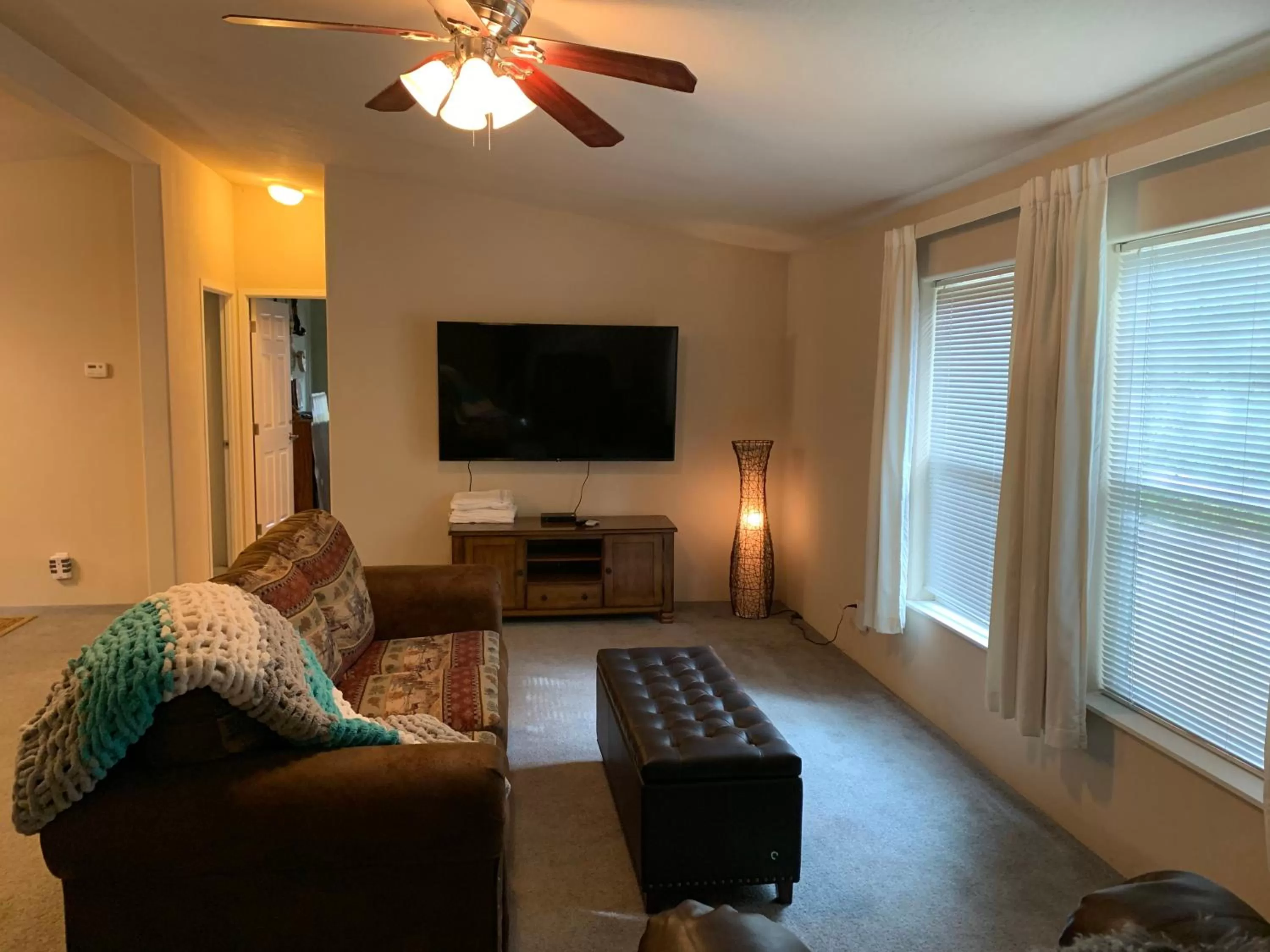 TV and multimedia, Seating Area in Glacier Haven Inn