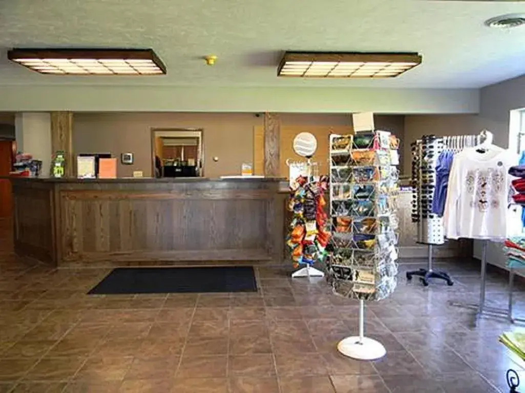On-site shops, Lobby/Reception in Boarders Inn & Suites by Cobblestone Hotels - Munising