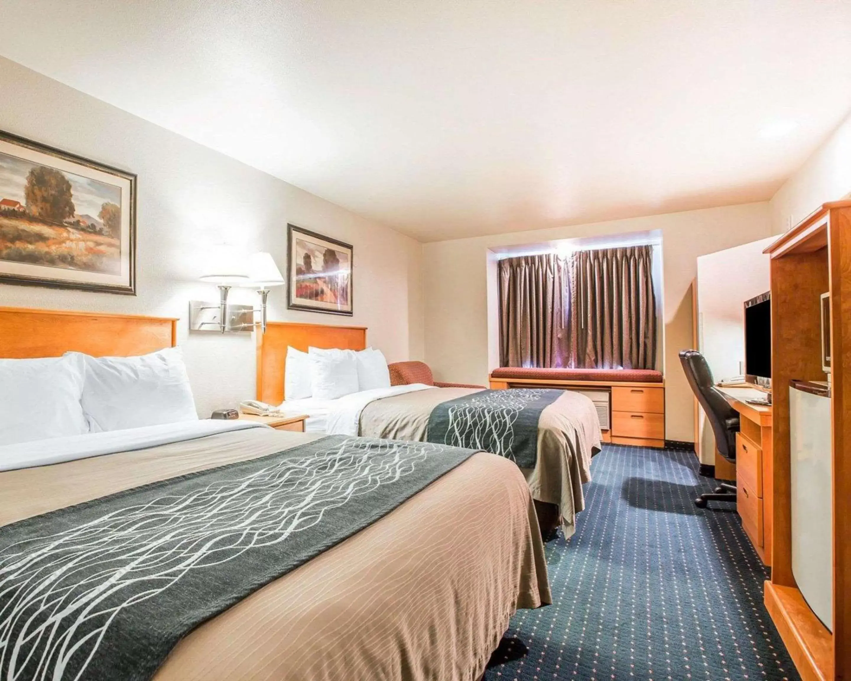 Photo of the whole room, Bed in Comfort Inn & Suites Salinas