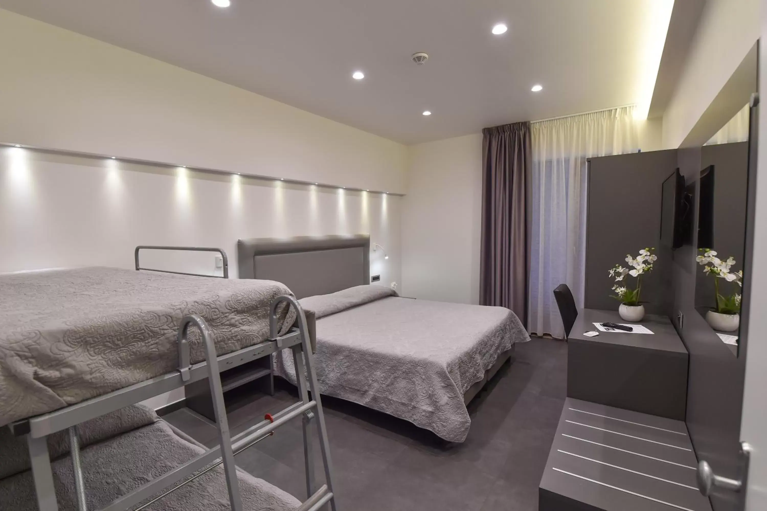 Bed in Pompei Inn Ruins B&B Luxury Suite