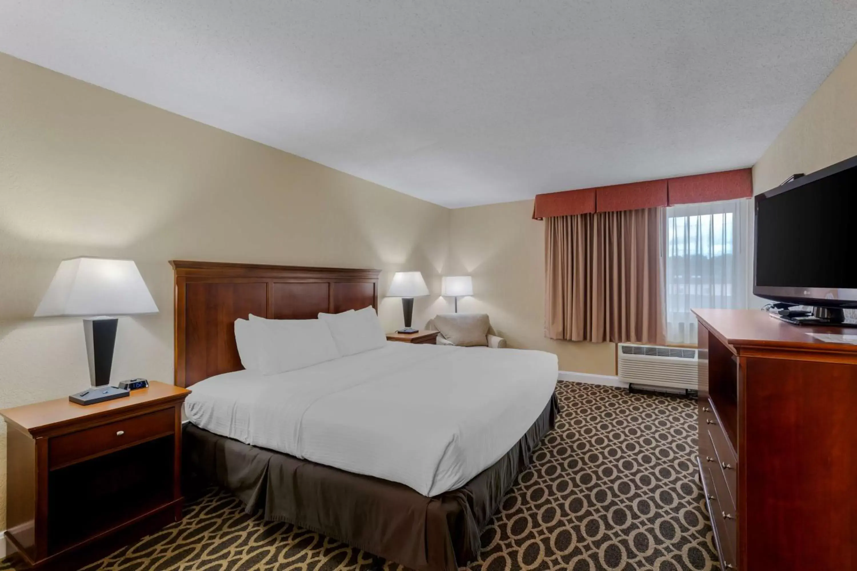 Bedroom, Bed in Best Western Plus Wooster Hotel & Conference Center