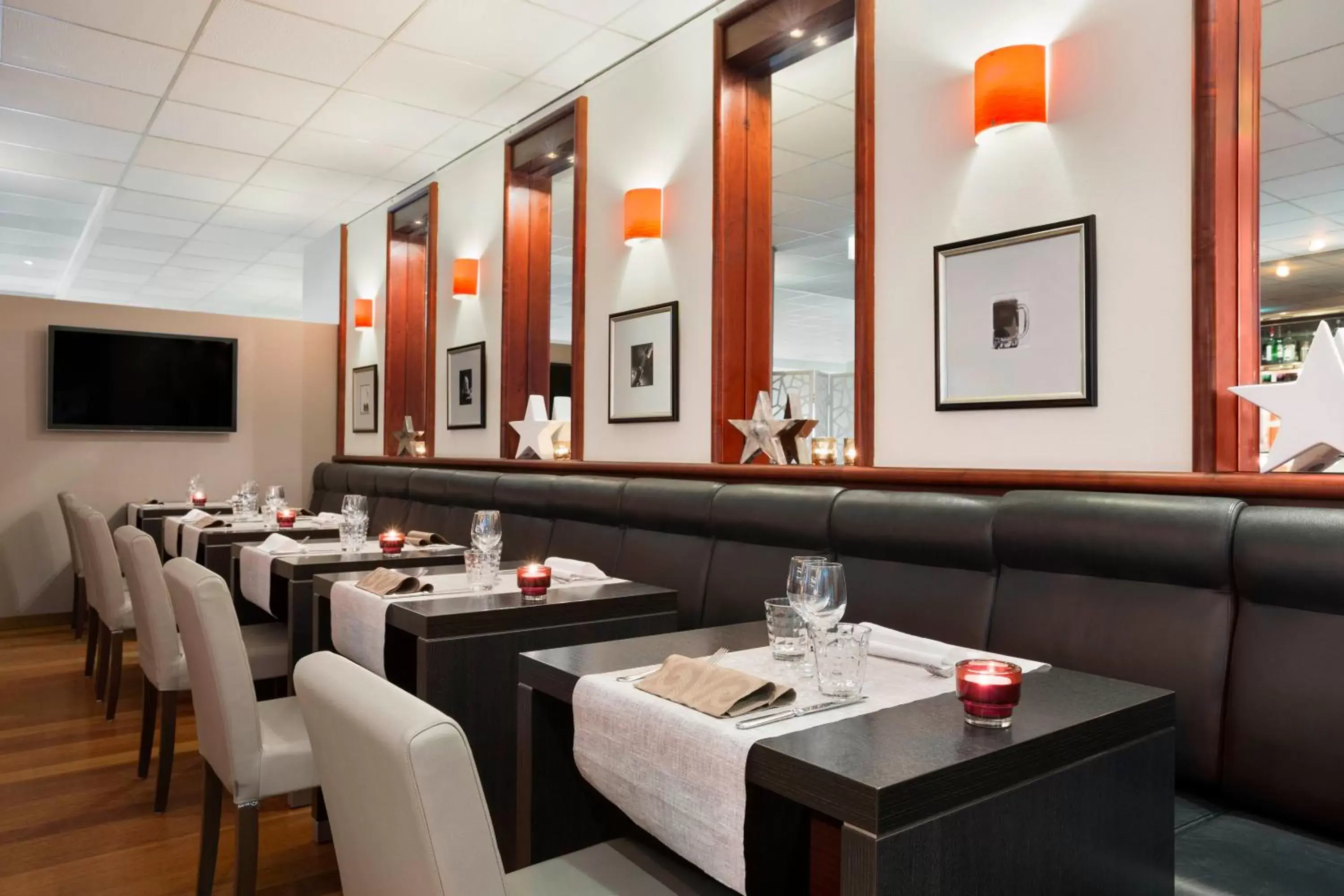 Restaurant/Places to Eat in Ramada Encore by Wyndham Geneva