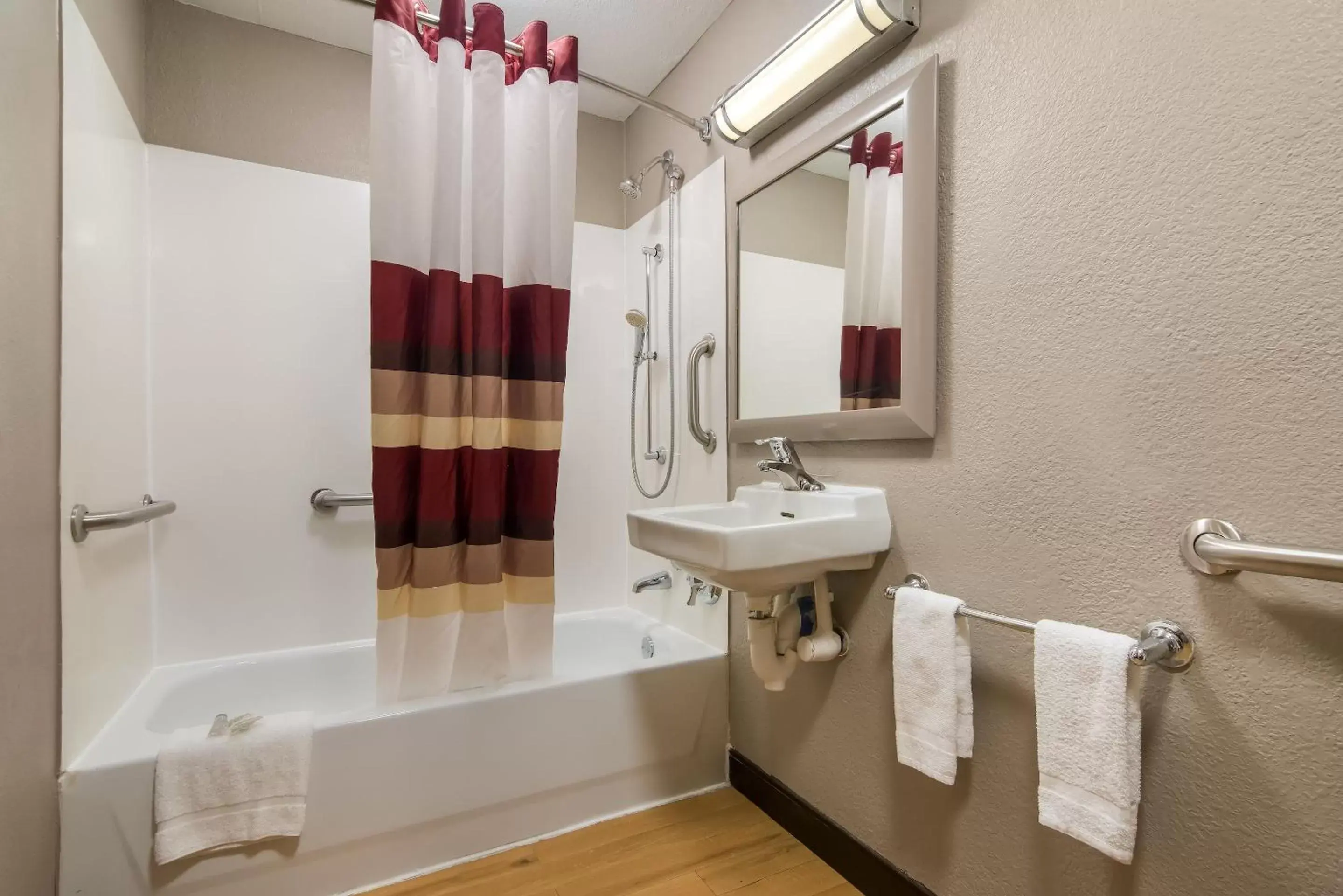 Bathroom in Red Roof Inn Durham - Triangle Park