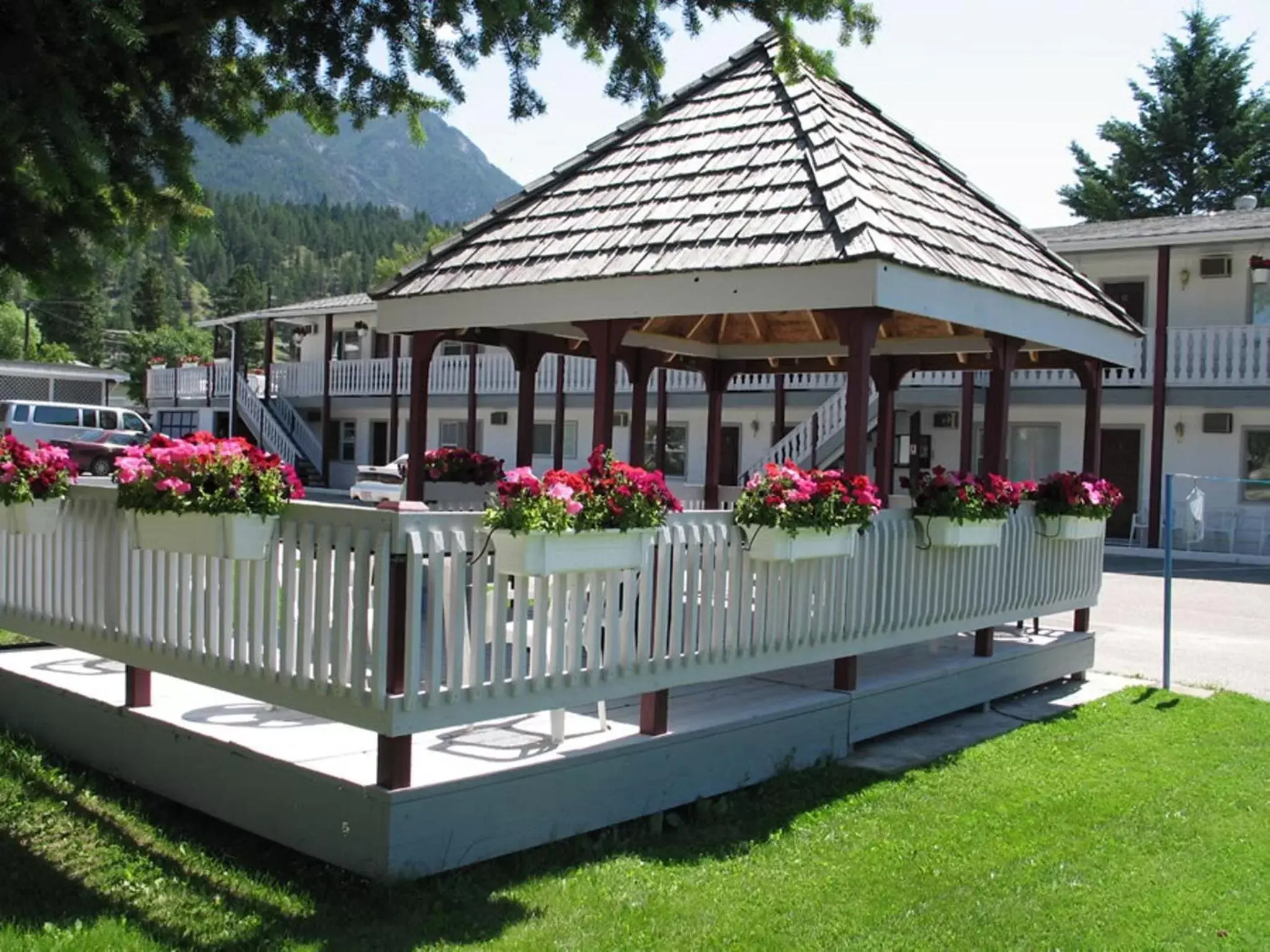 Patio, Banquet Facilities in Mountain Springs Motel