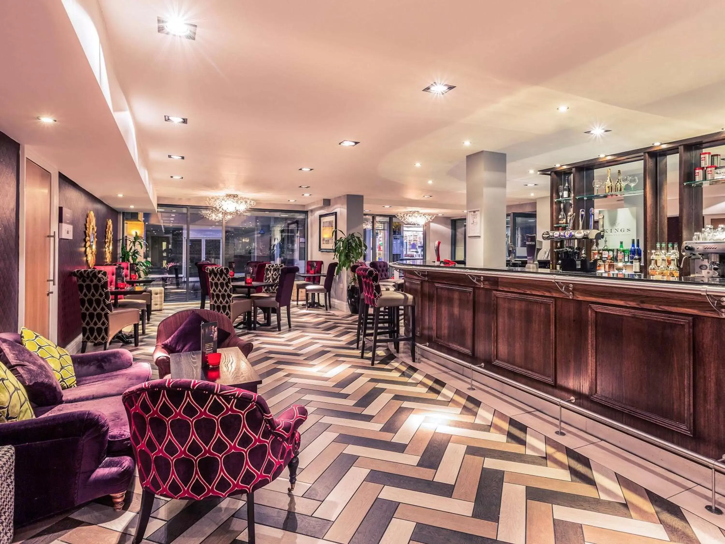 Lounge or bar in Mercure Darlington King's Hotel