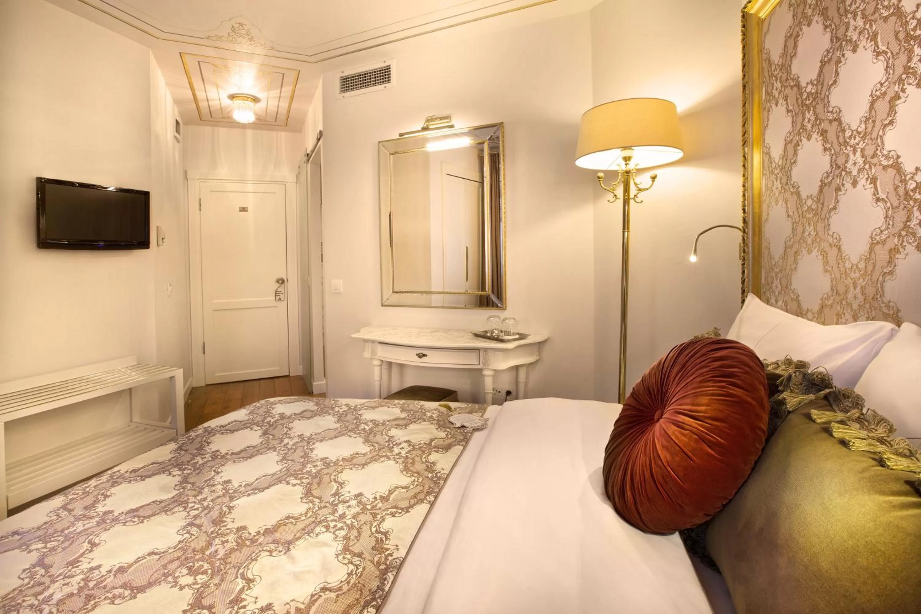 Sea view, Bed in Valide Sultan Konagi