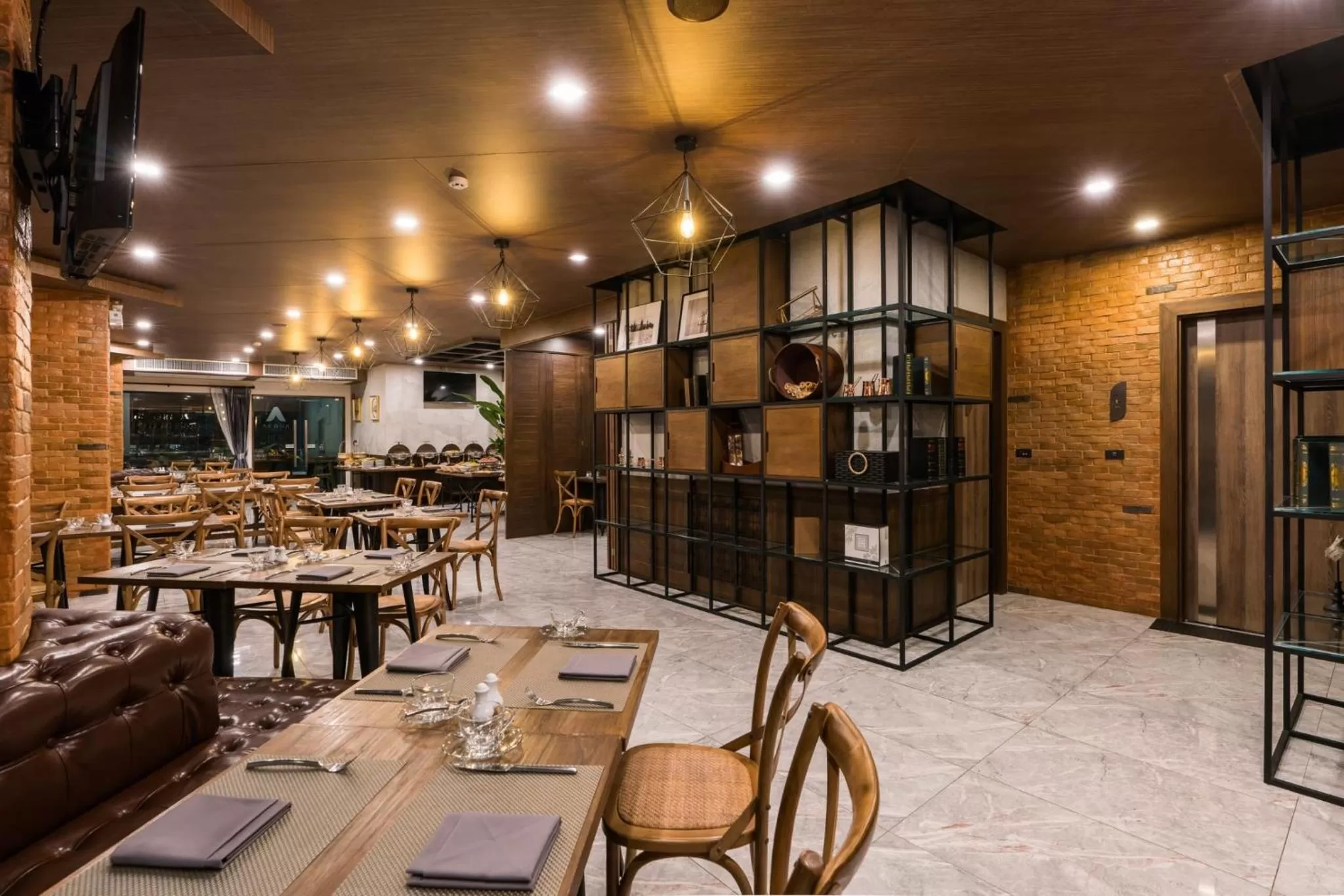 Buffet breakfast in Acqua Hotel