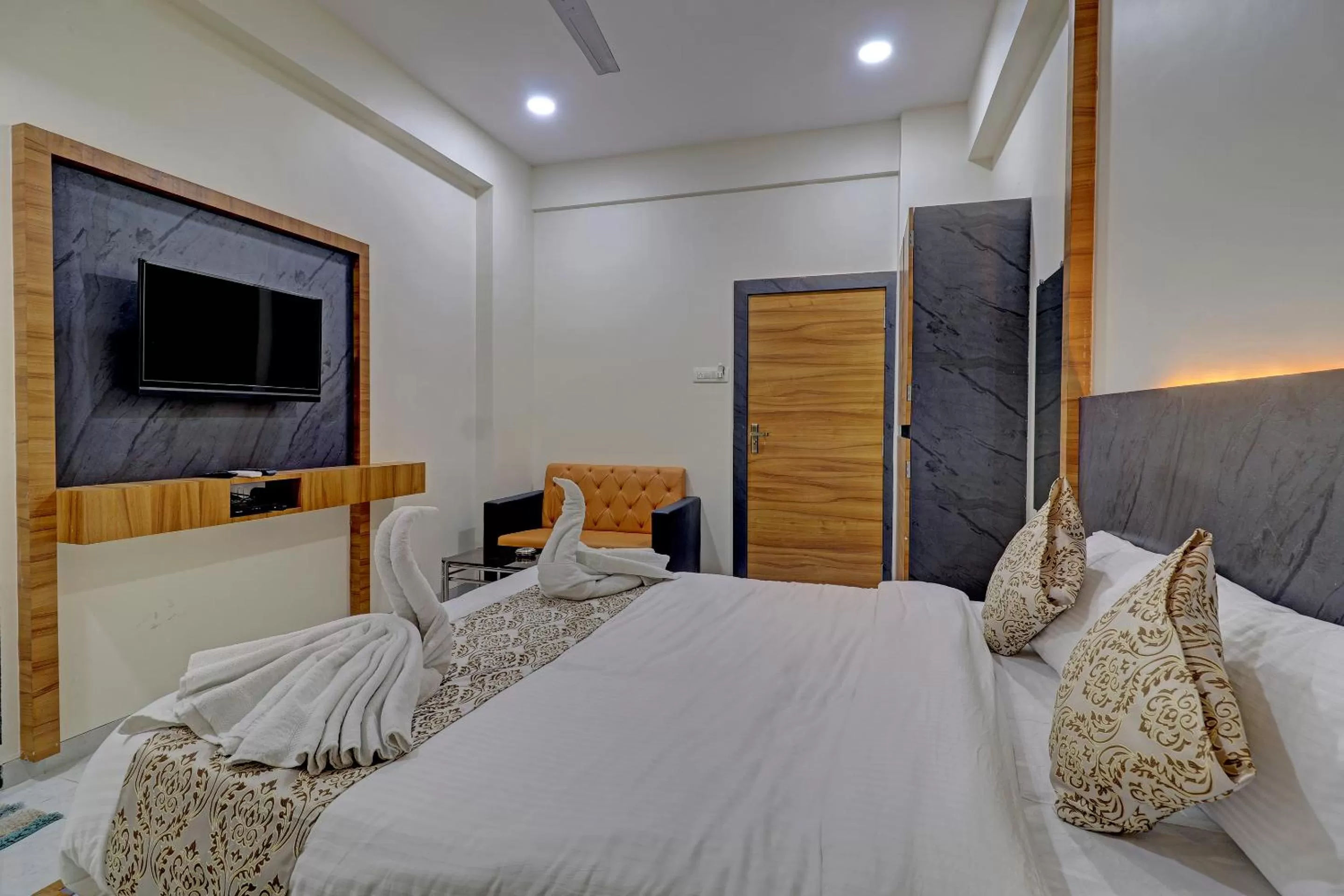 Deluxe Room in Ivory Suites