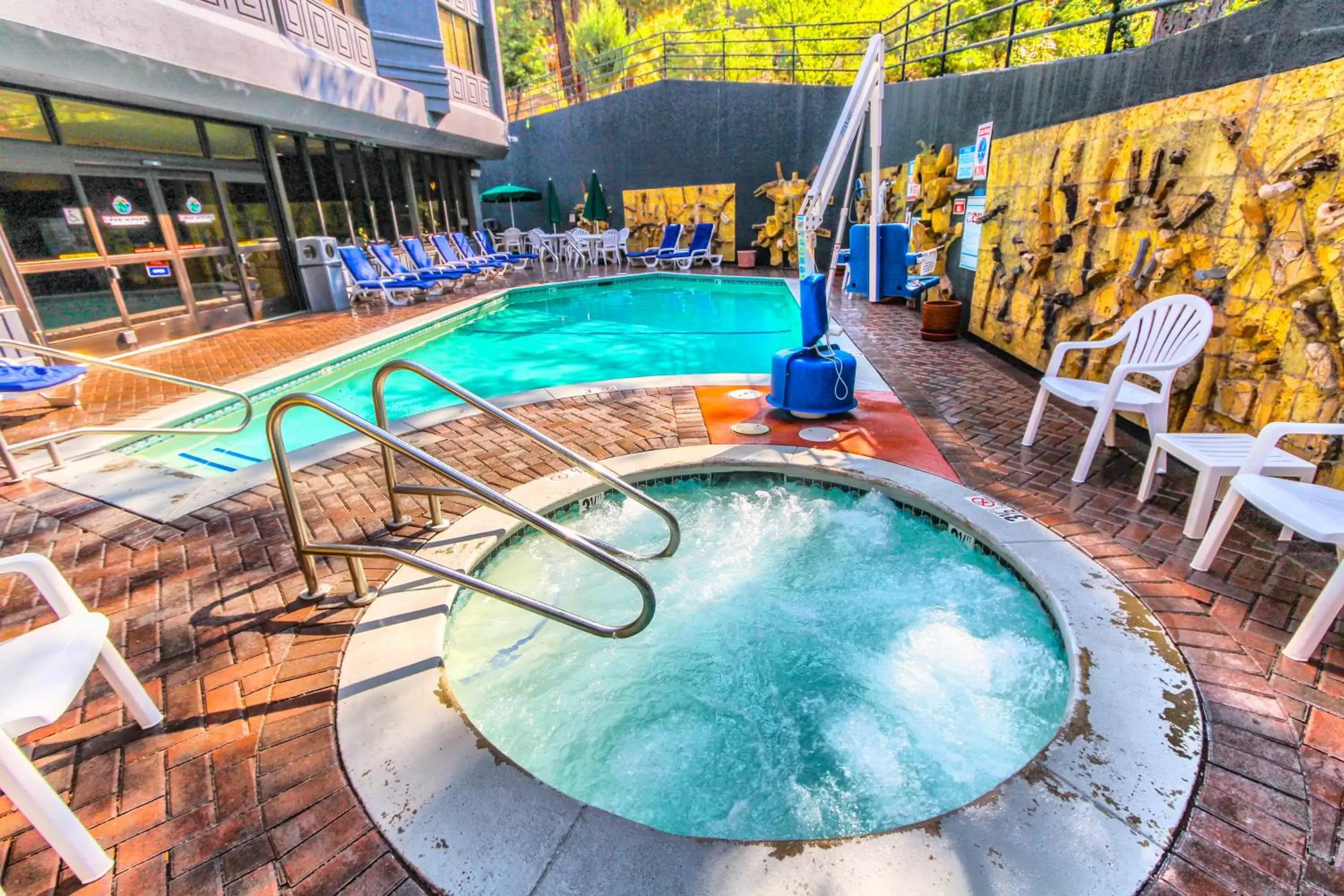Swimming Pool in Hilton Vacation Club Tahoe Seasons Lake Tahoe