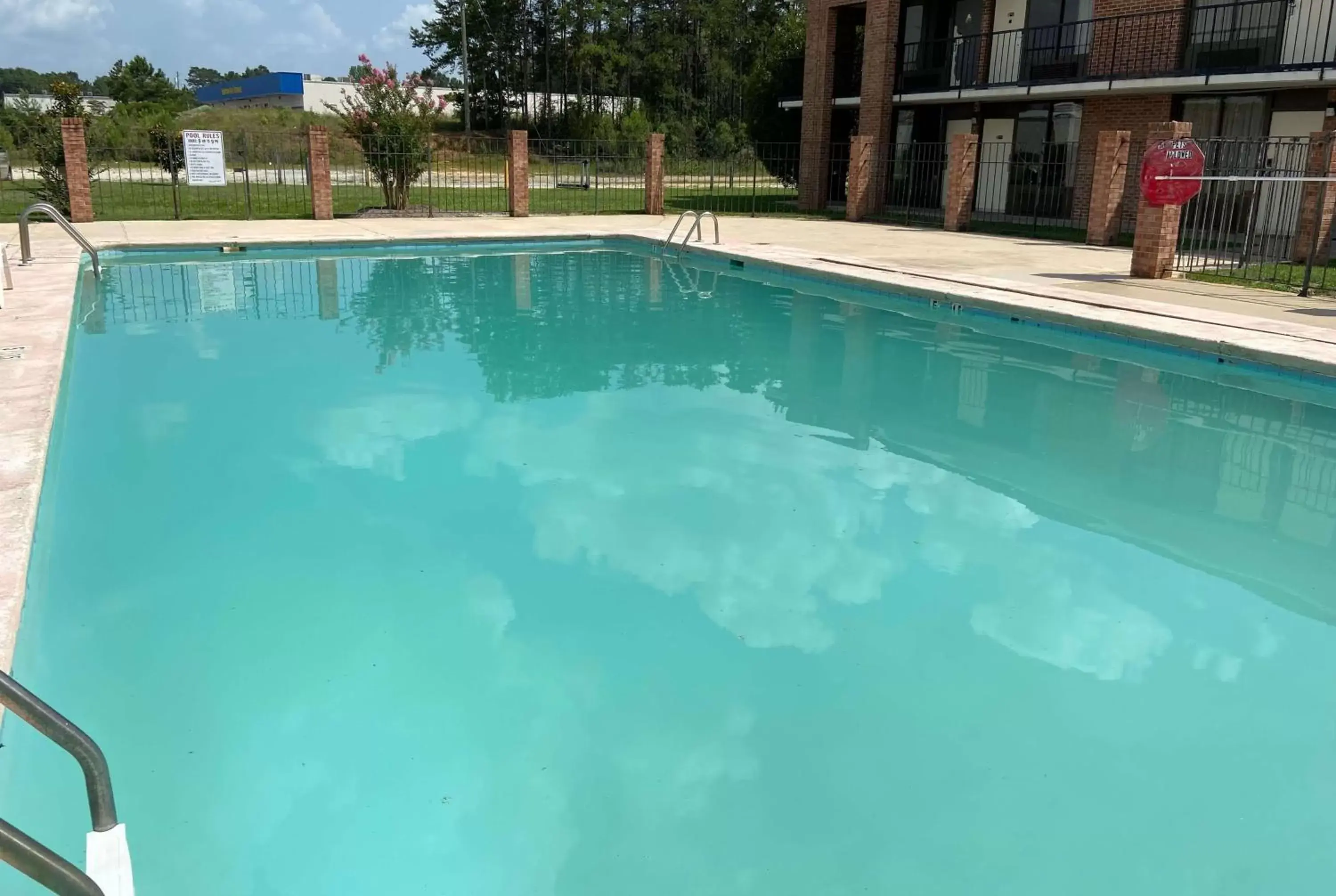 Pool view, Swimming Pool in Days Inn by Wyndham Ozark