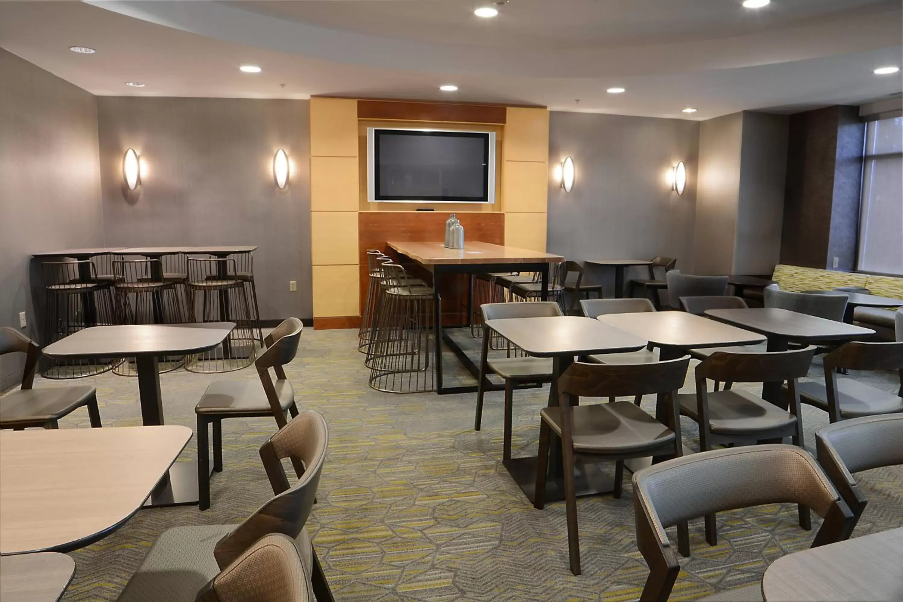 Breakfast, Restaurant/Places to Eat in SpringHill Suites Dulles Airport