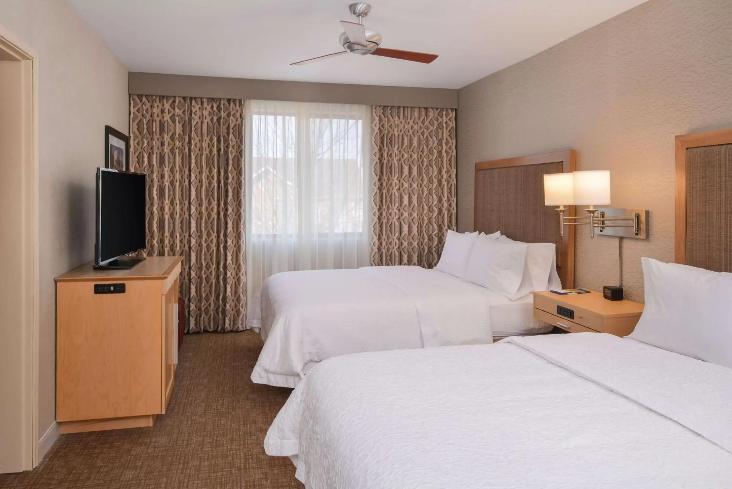 Bed in Hampton Inn & Suites Denver-Speer Boulevard