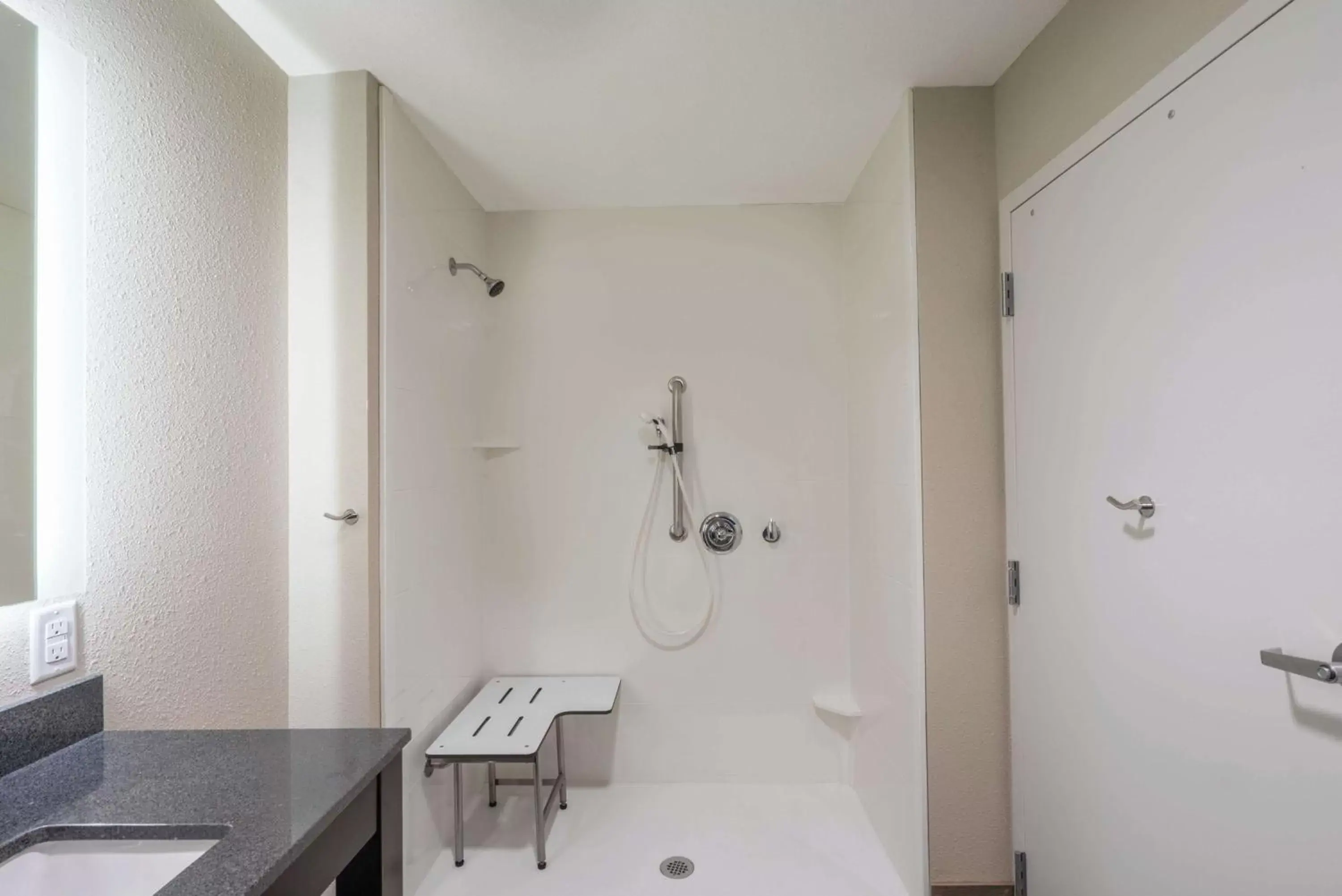 Bedroom, Bathroom in La Quinta by Wyndham Memphis Downtown