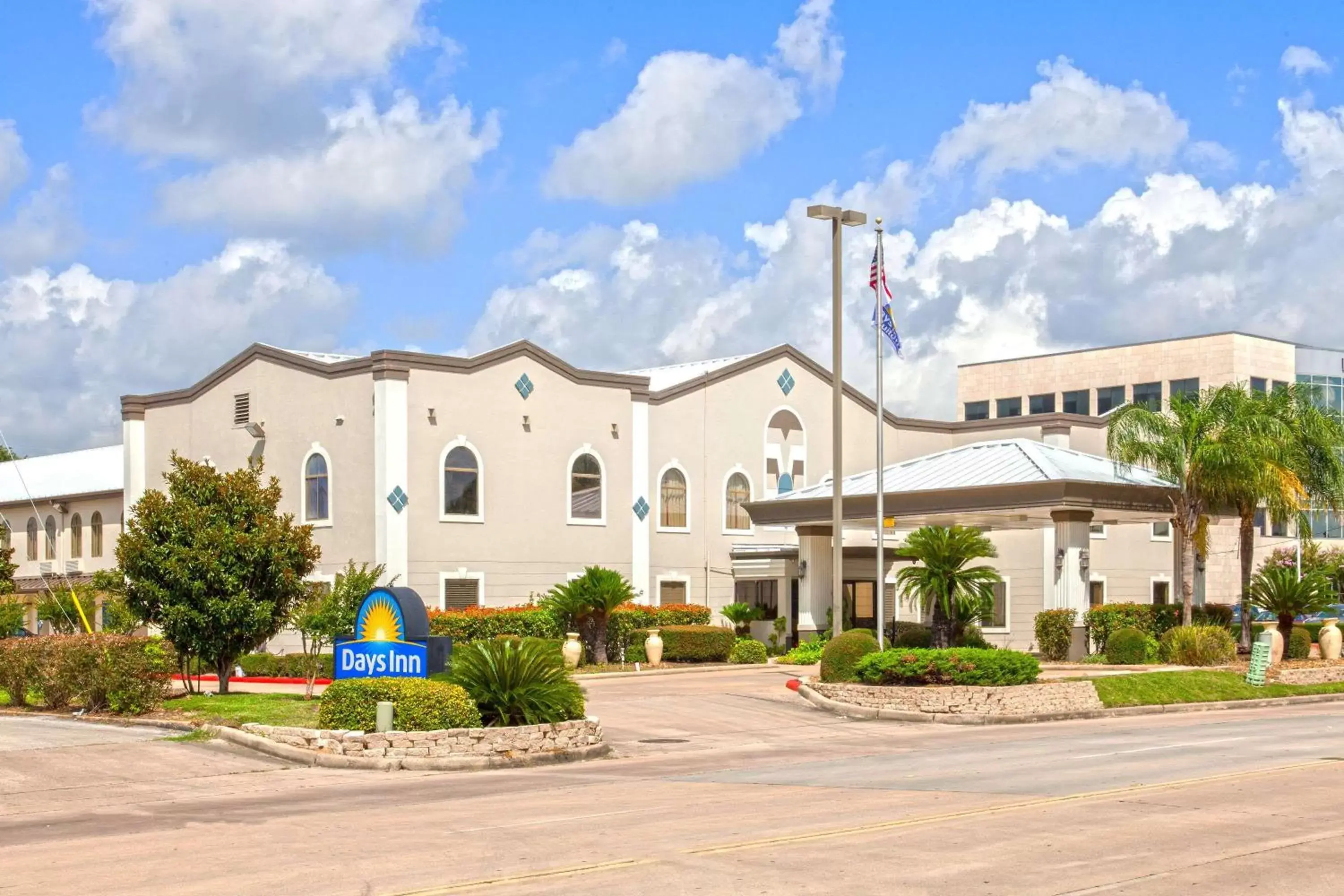 Property building in Days Inn & Suites by Wyndham Webster NASA-ClearLake-Houston