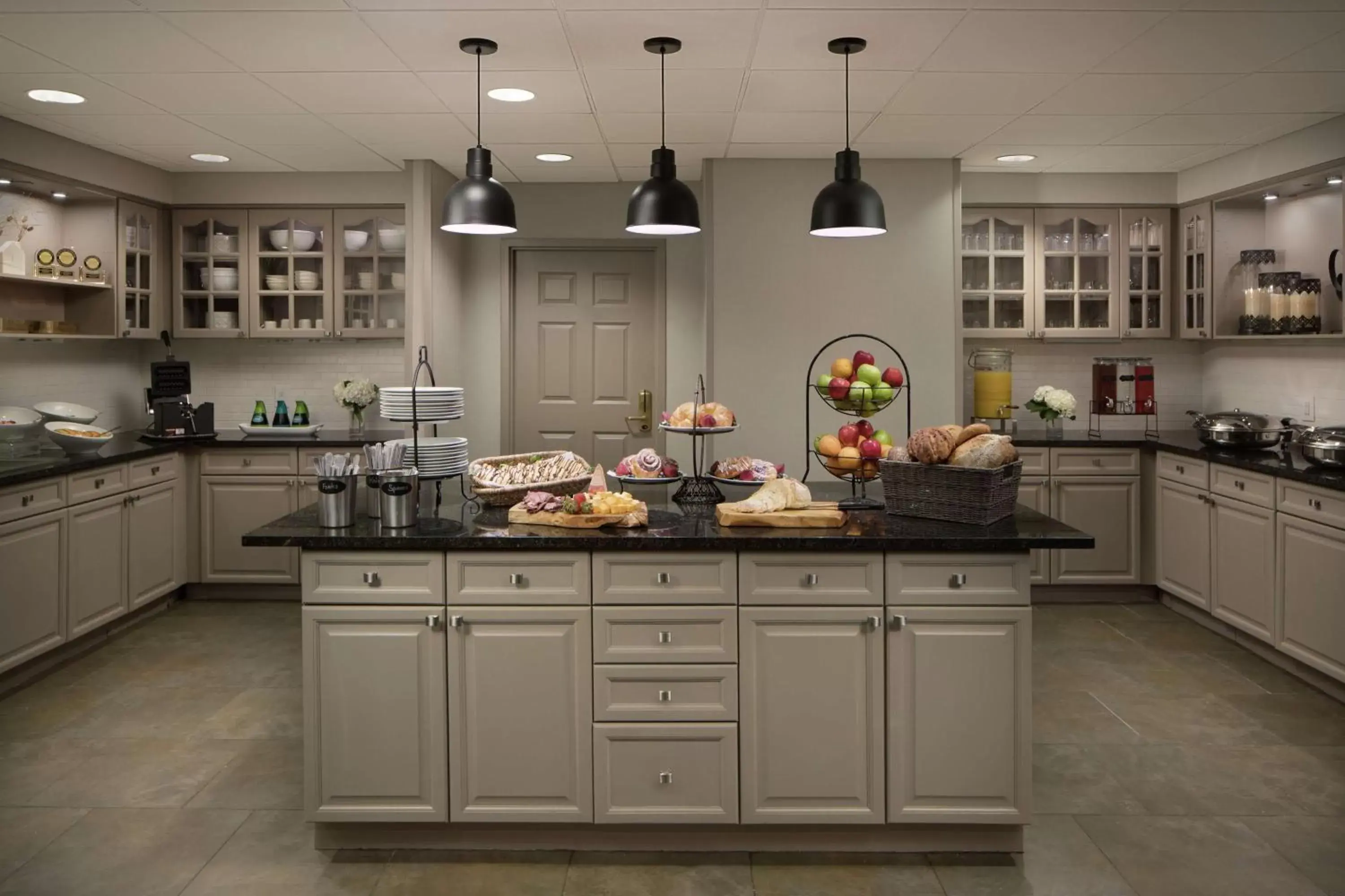 Breakfast, Kitchen/Kitchenette in Homewood Suites by Hilton Lubbock