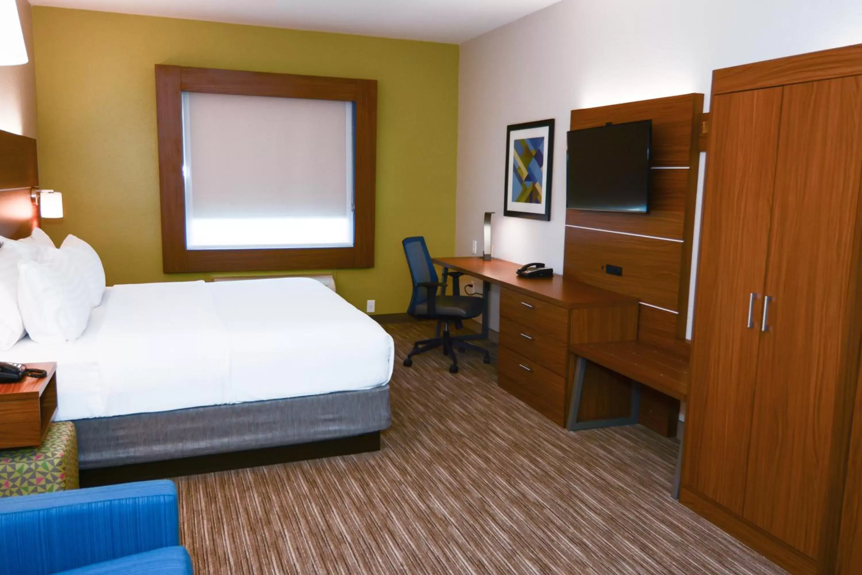 Bedroom, Bed in Holiday Inn Express Hotel & Suites New Boston, an IHG Hotel