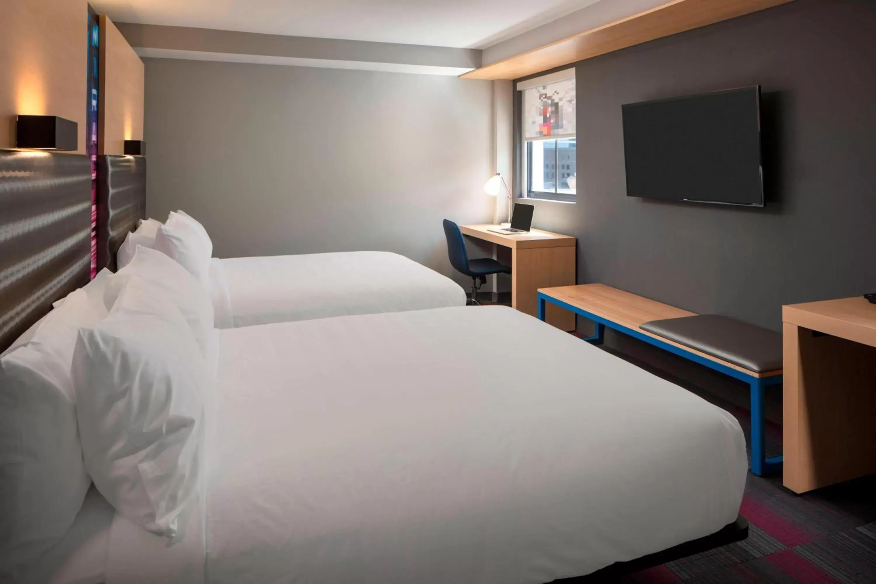 Photo of the whole room, Bed in Aloft Coral Gables