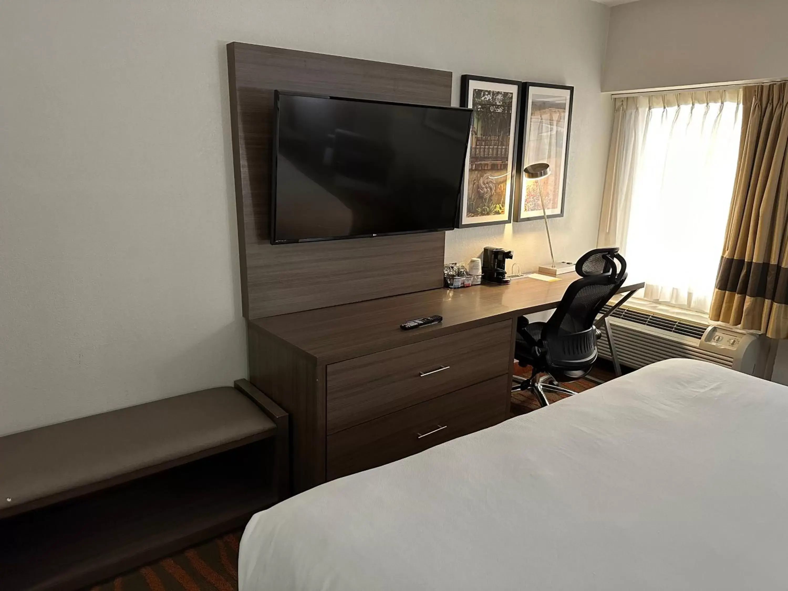 TV and multimedia, TV/Entertainment Center in Comfort Inn Conyers