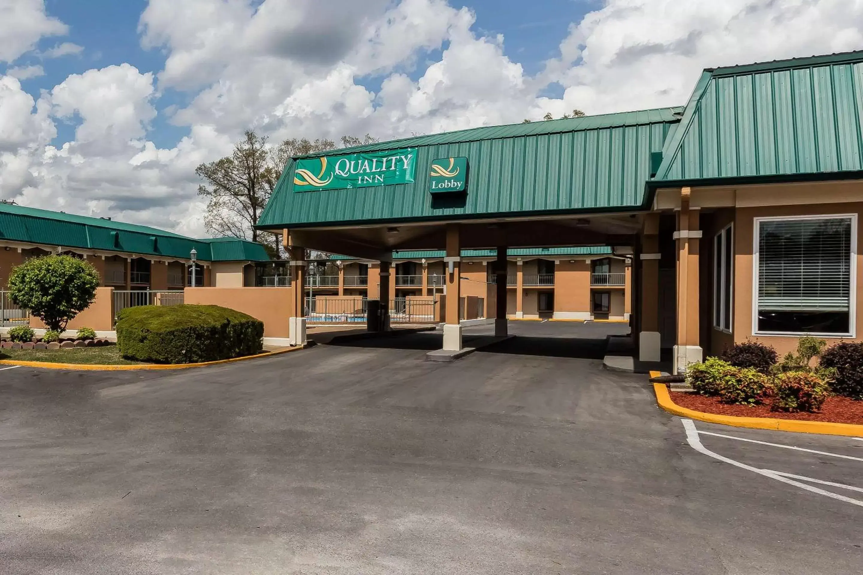 Property Building in Quality Inn Tullahoma