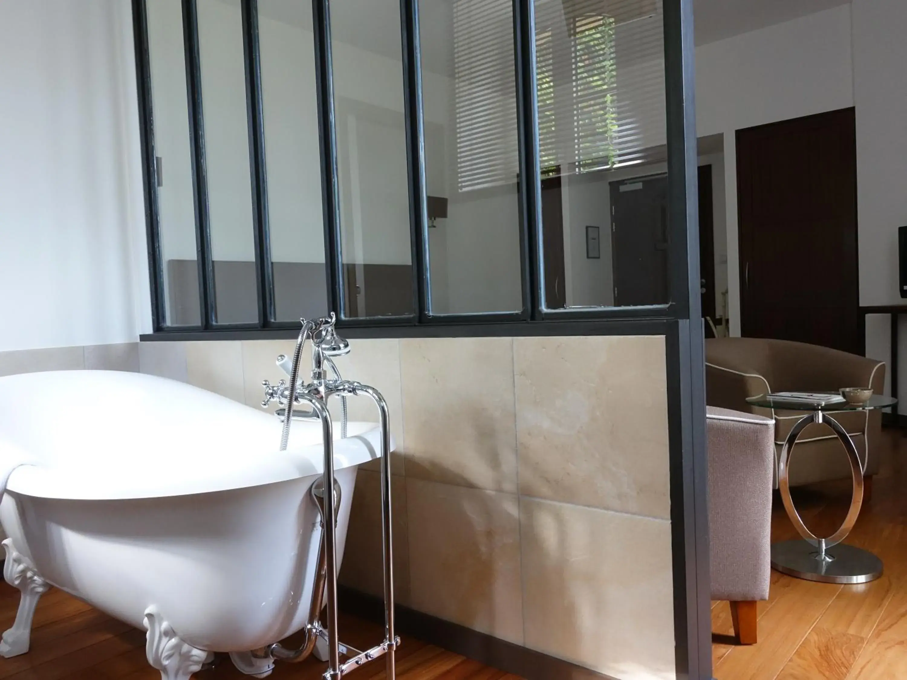 Bathroom in Clos de Vallombreuse, The Originals Relais (Relais du Silence)