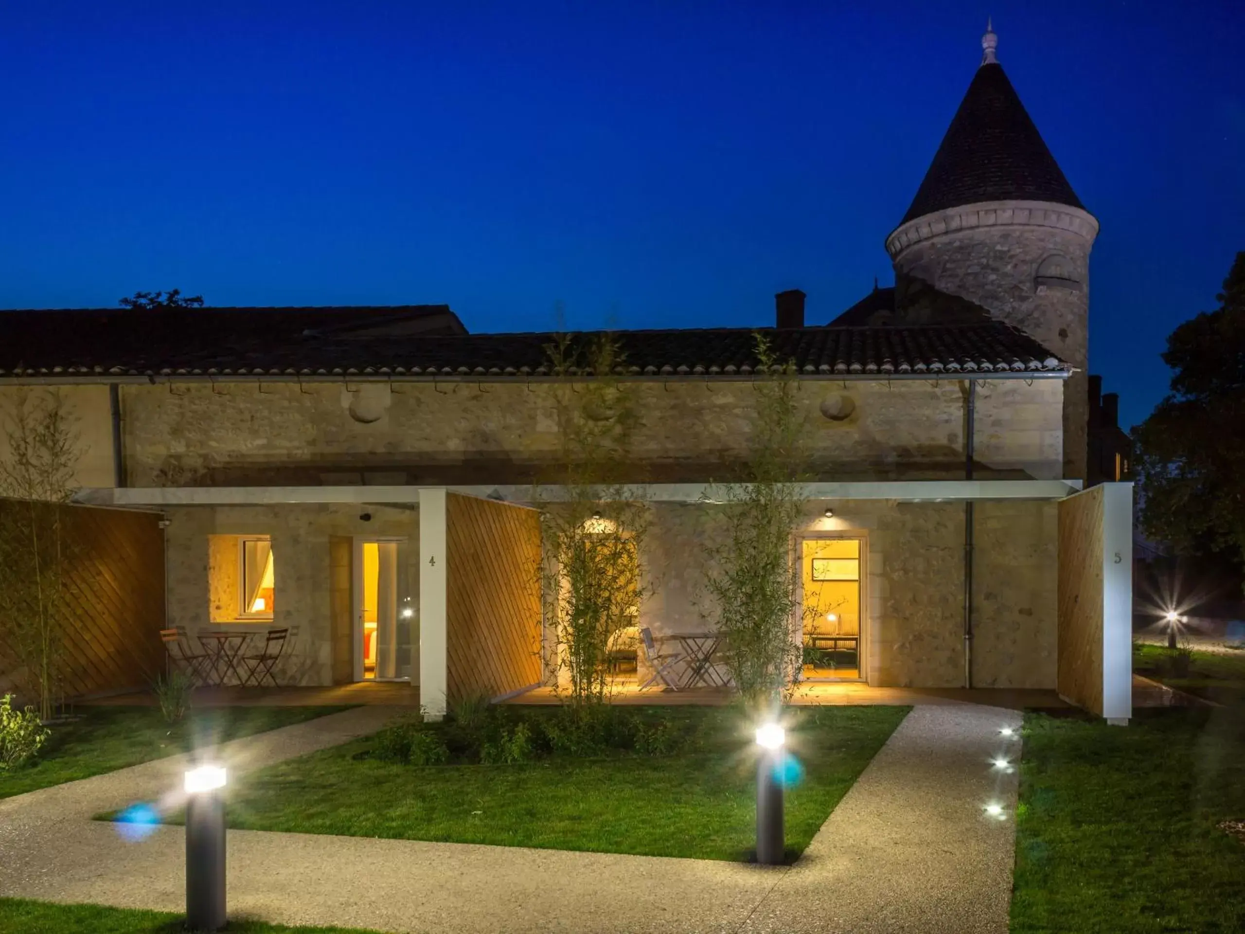 Property Building in Chateau La France