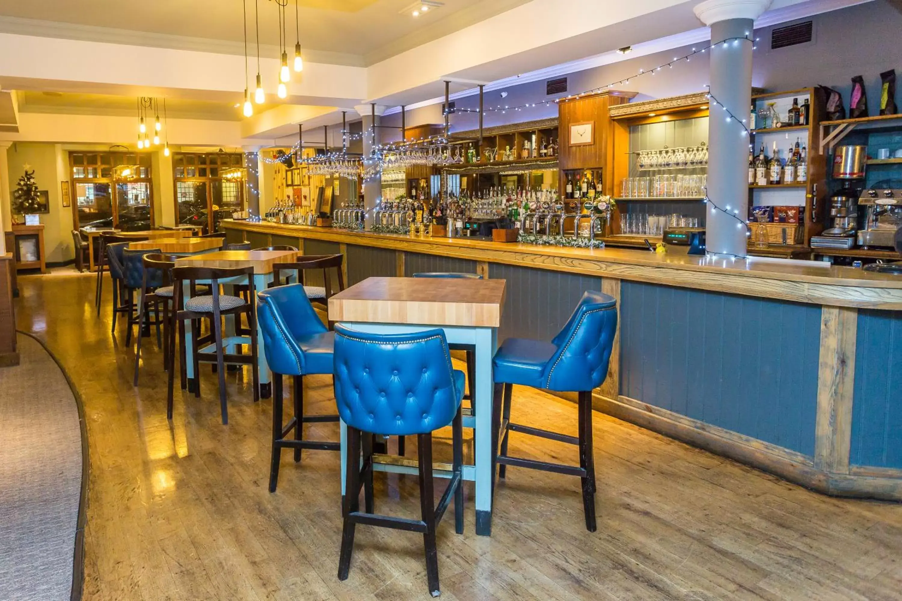 Restaurant/places to eat, Lounge/Bar in White Hart, Newmarket by Marston's Inns