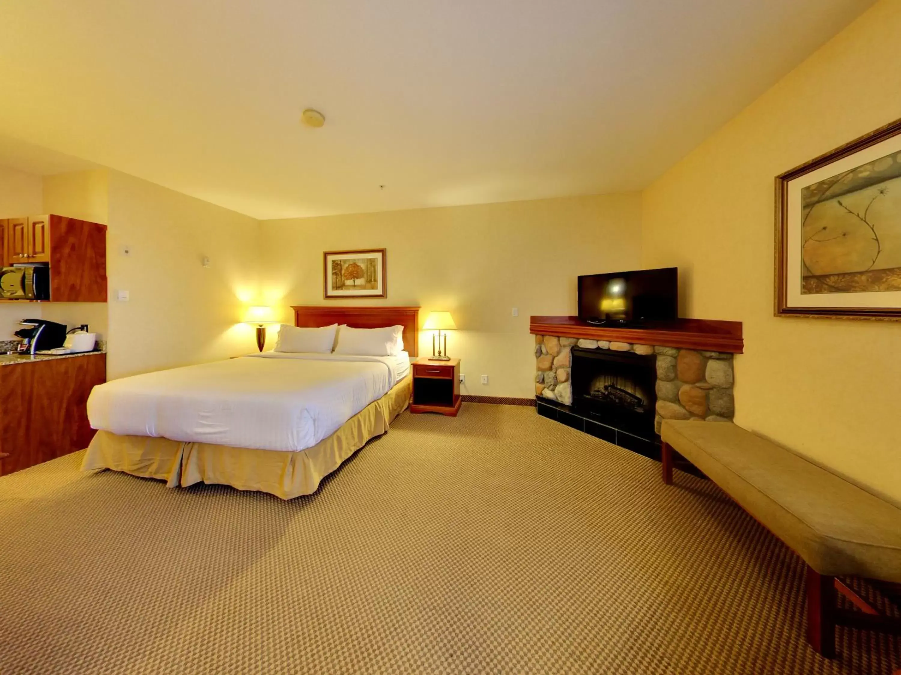 Photo of the whole room, Bed in Holiday Inn Express Hotel & Suites - Edmonton International Airport, an IHG Hotel