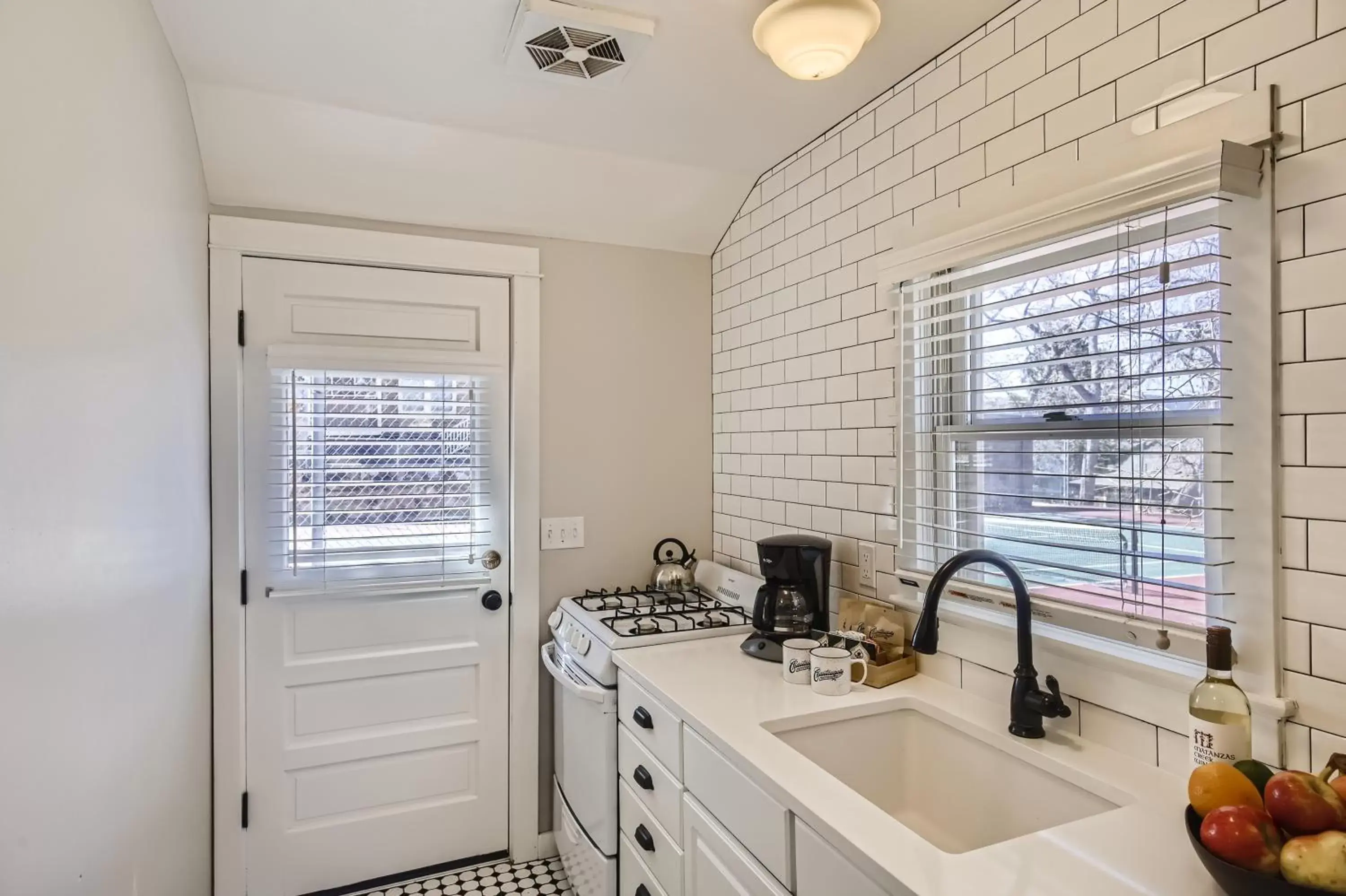 Kitchen/Kitchenette in Colorado Chautauqua Cottages