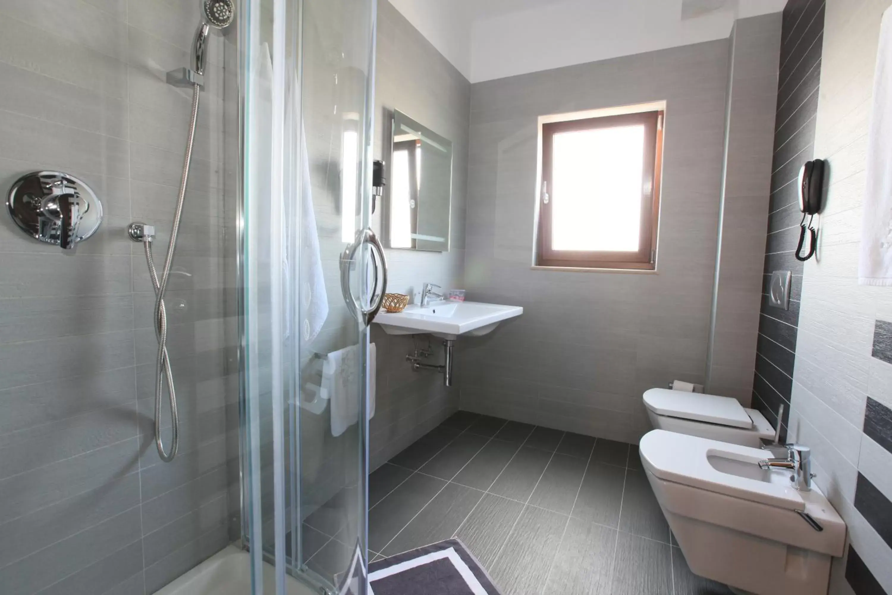 Bathroom in Hotel Victoria Tirana Bathroom in Hotel Victoria Tirana