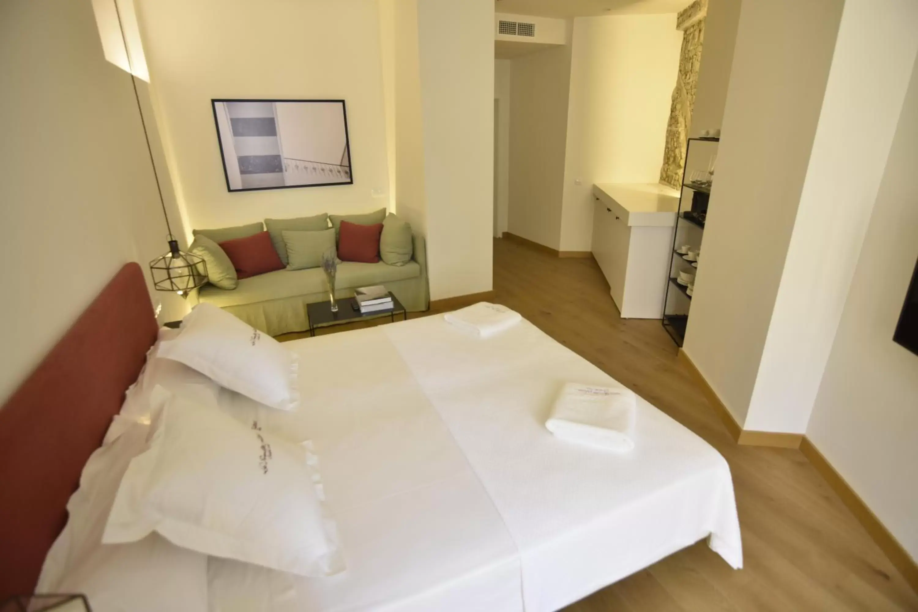 Bedroom, Bed in La Ermita Suites - Único Hotel Monumento de Córdoba