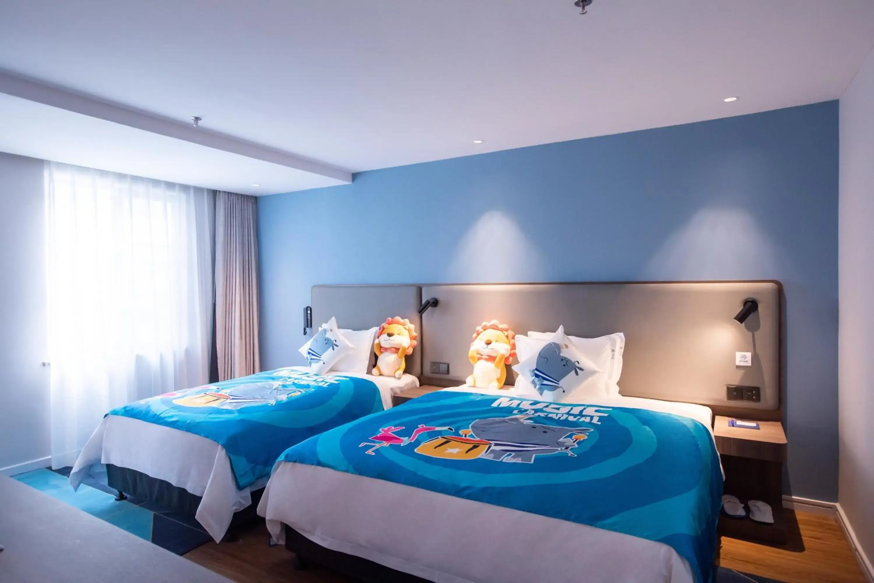 Bed in Holiday Inn Express Shantou City Center, an IHG Hotel