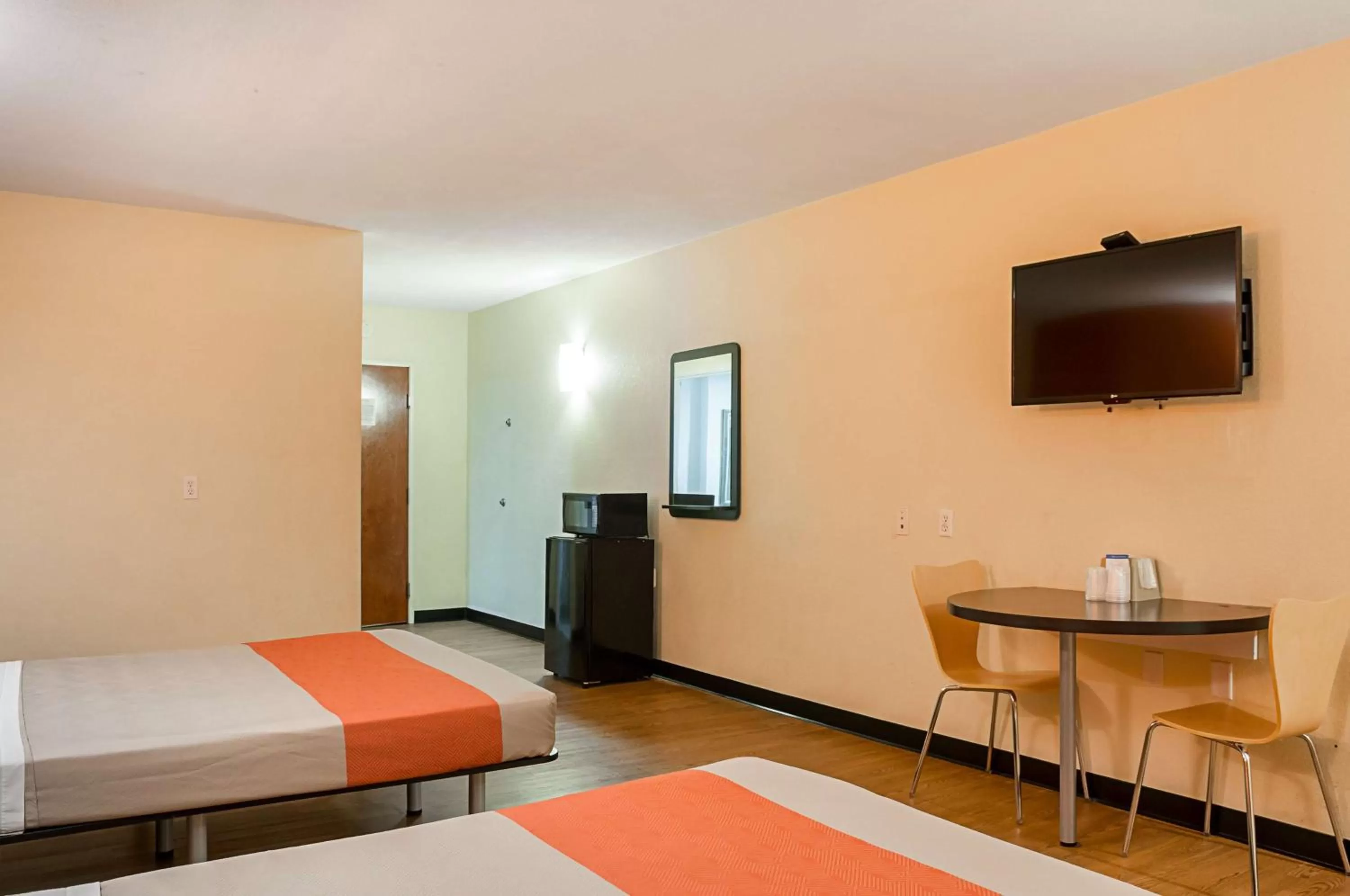 TV and multimedia, Bed in Motel 6-New Orleans, LA - Near Downtown