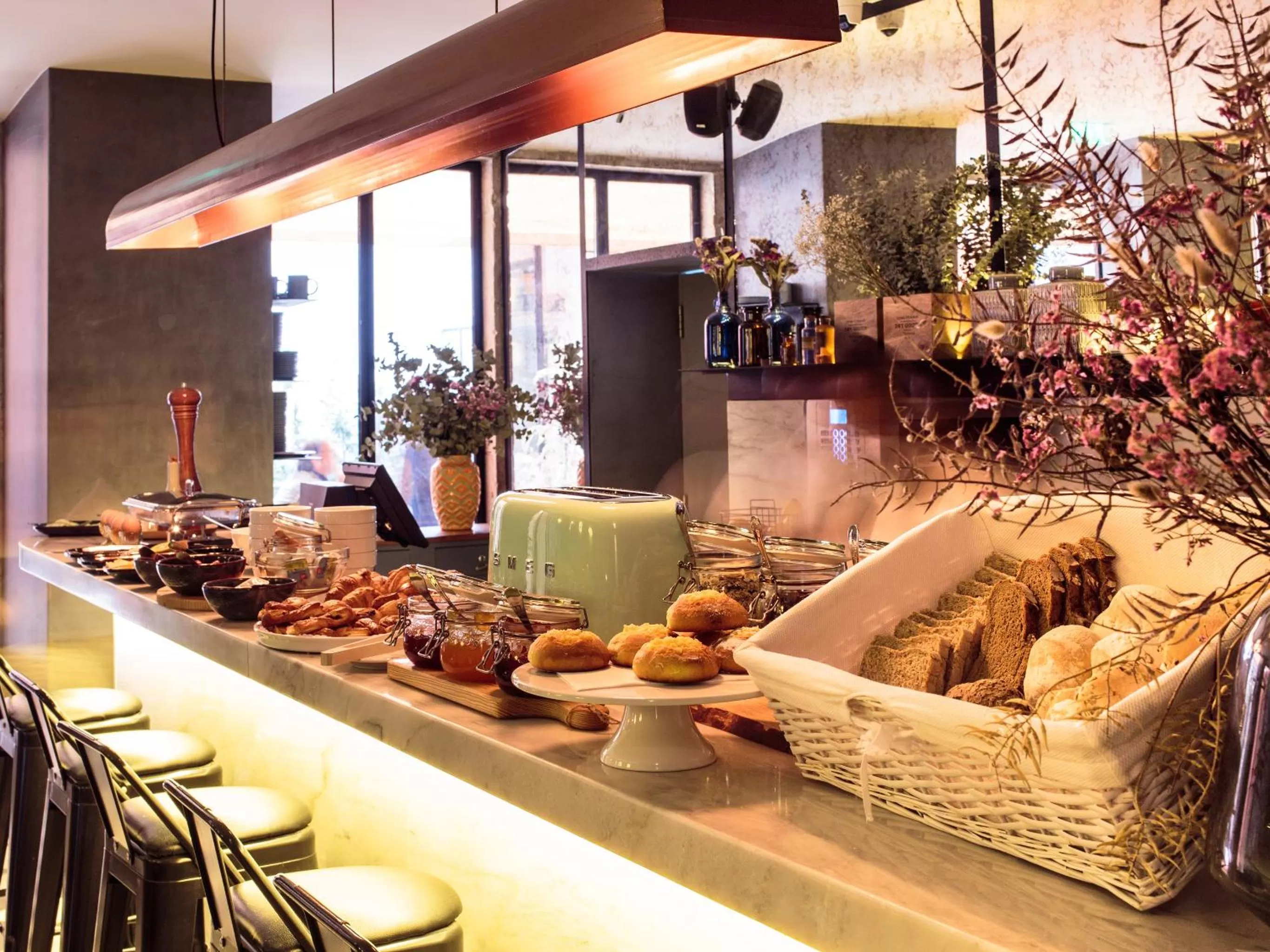 Dining area in Dear Lisbon - Gallery House